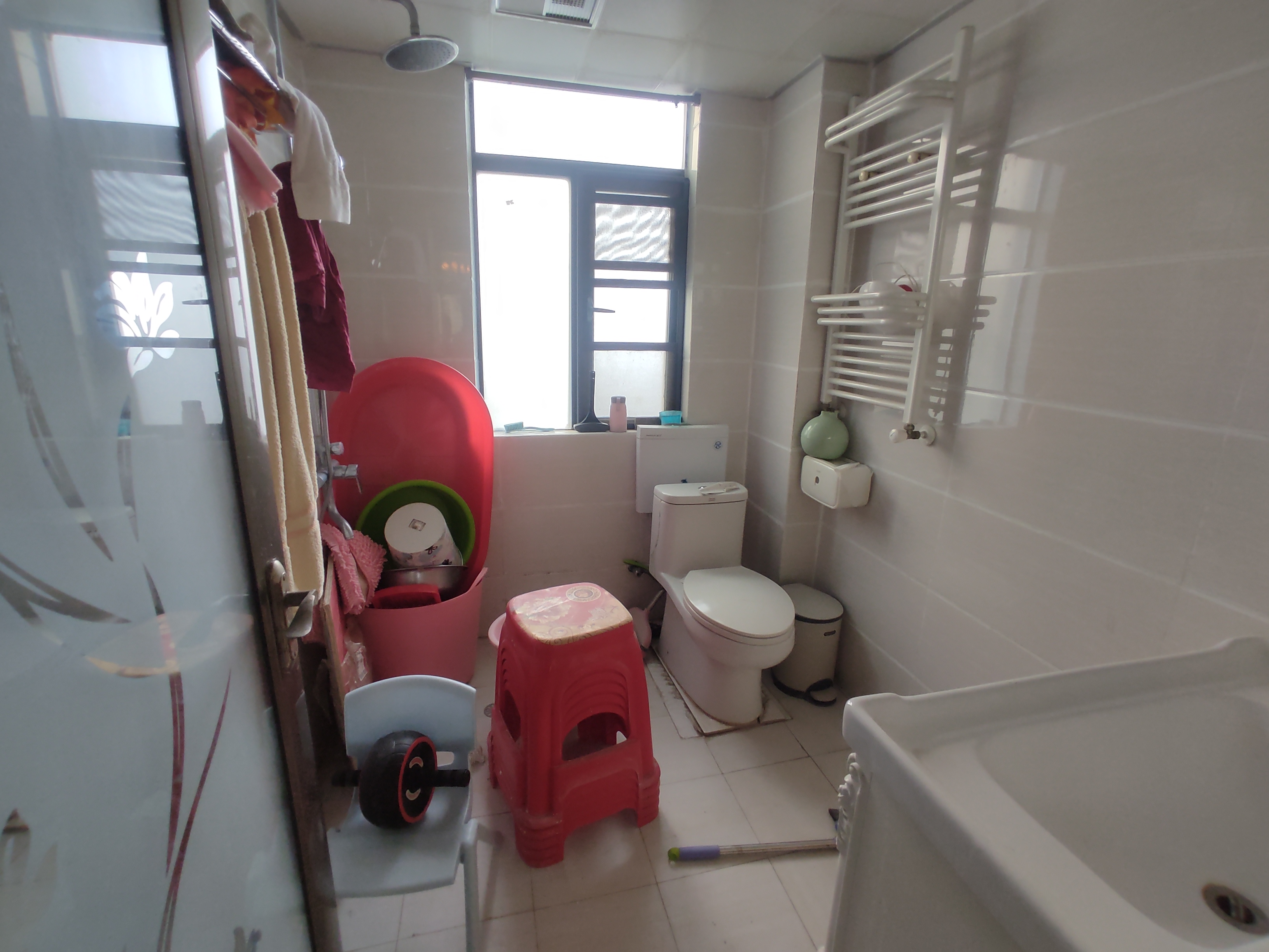 新城一号.精装三房两卫.全屋带暖气片.南北通透.证件满二