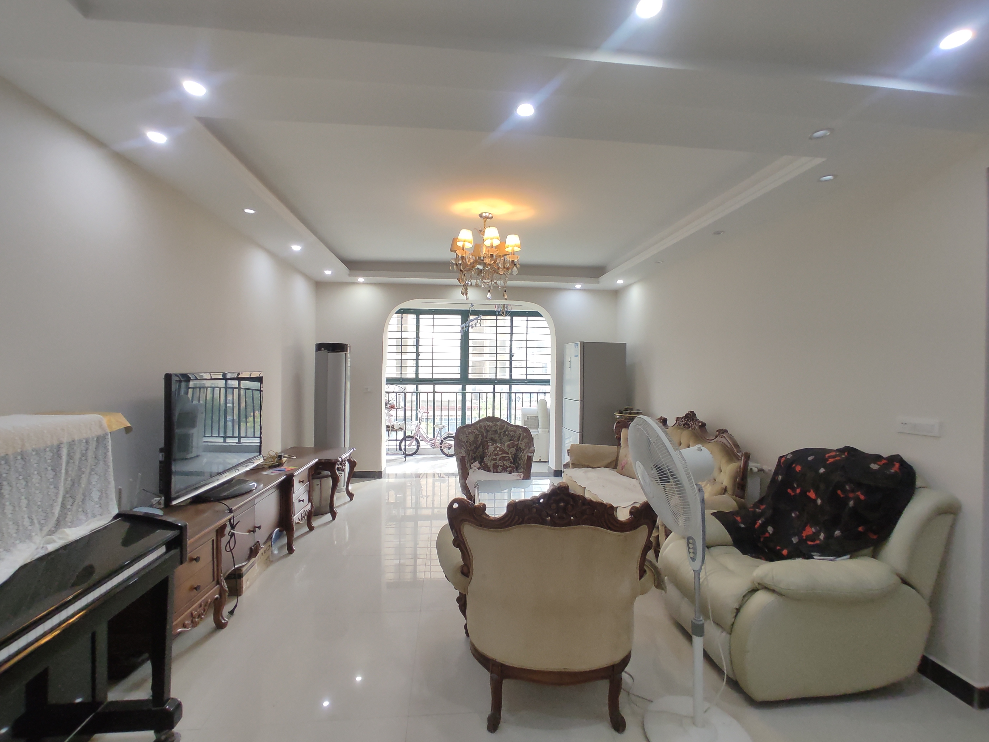 新城一号.精装三房两卫.全屋带暖气片.南北通透.证件满二