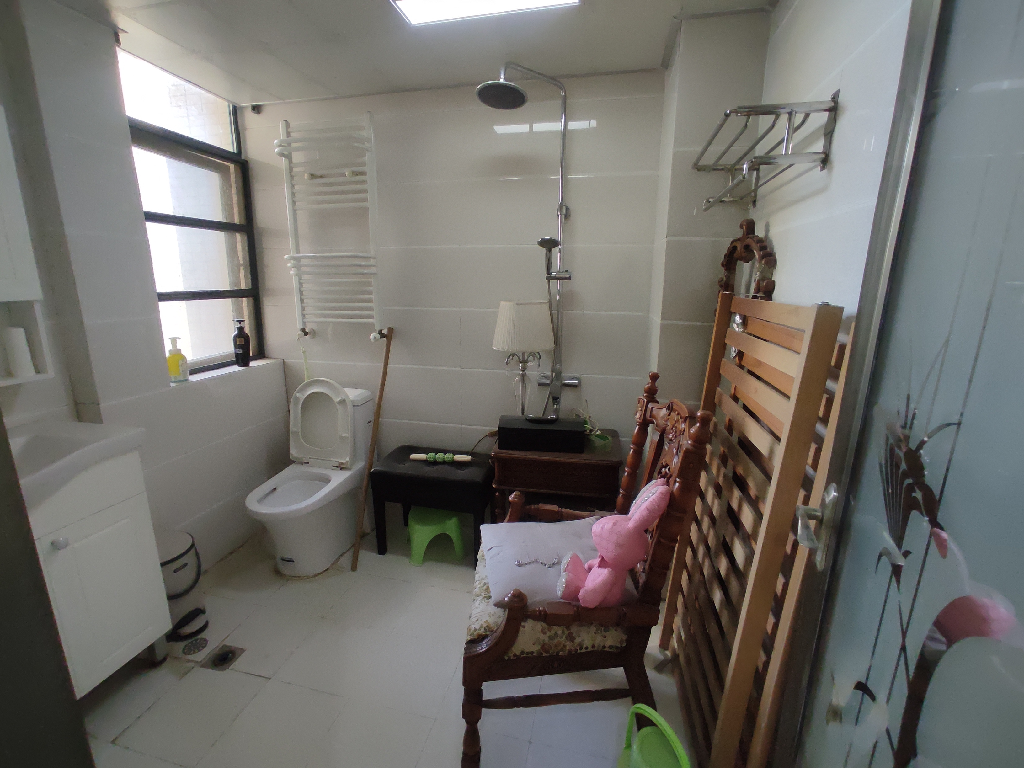 新城一号.精装三房两卫.全屋带暖气片.南北通透.证件满二