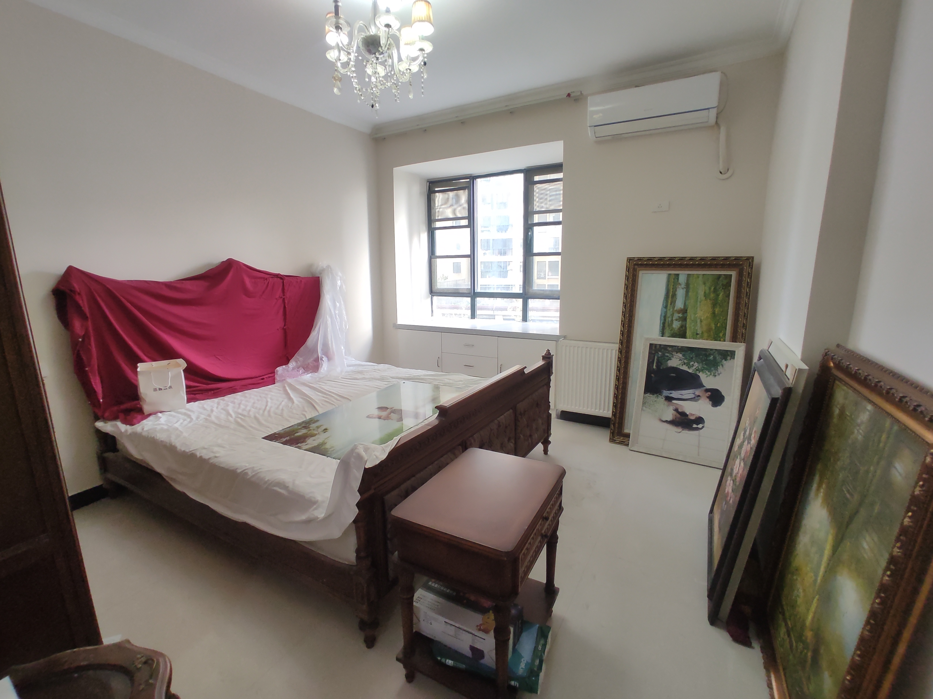 新城一号.精装三房两卫.全屋带暖气片.南北通透.证件满二