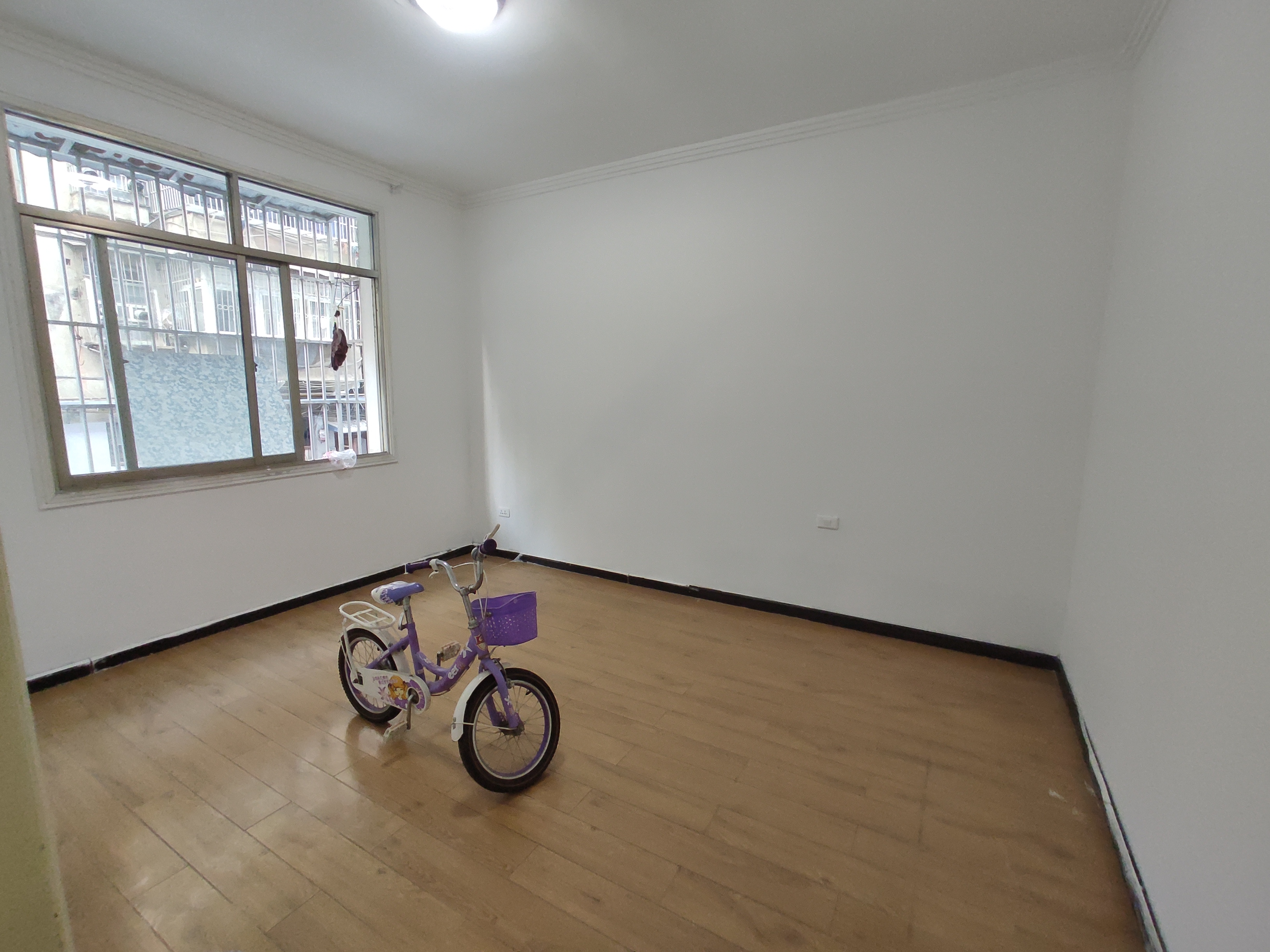 建材小区.精装三房.证件满二.看房方便