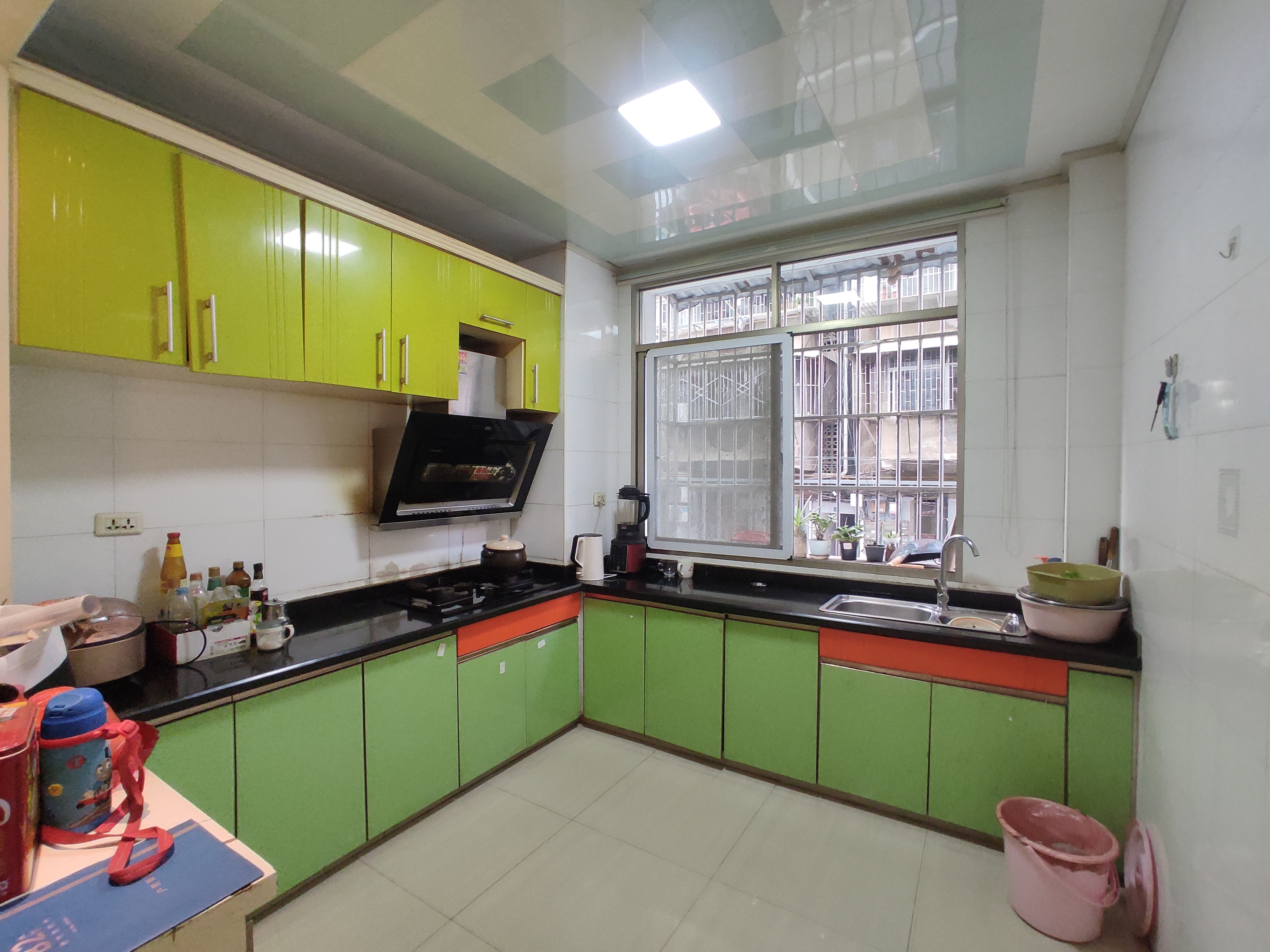 建材小区.精装三房.证件满二.看房方便