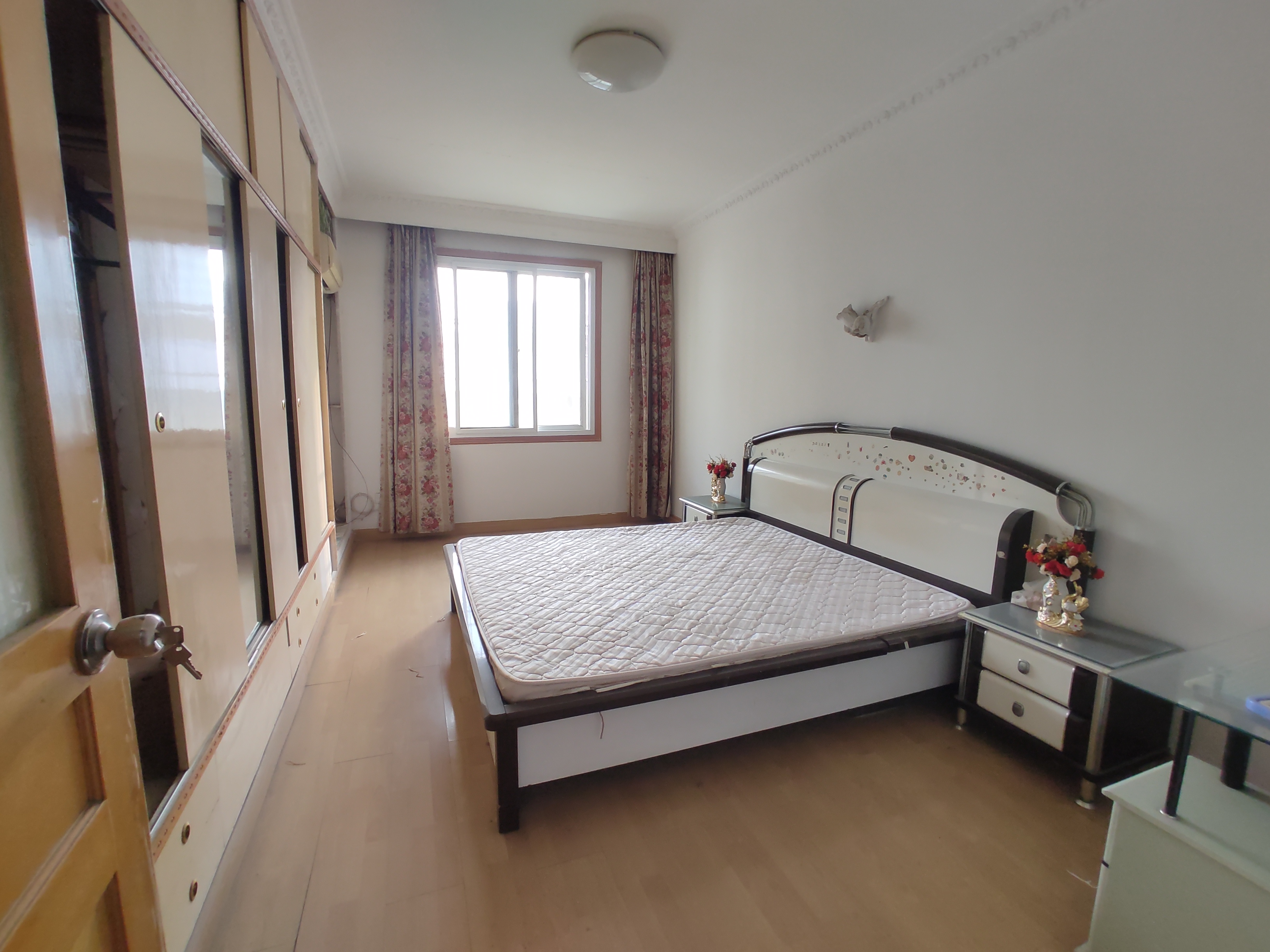 广播电视器材宿舍.实验晓雪旁.精装三房.步梯四楼.证件满二.看房方便