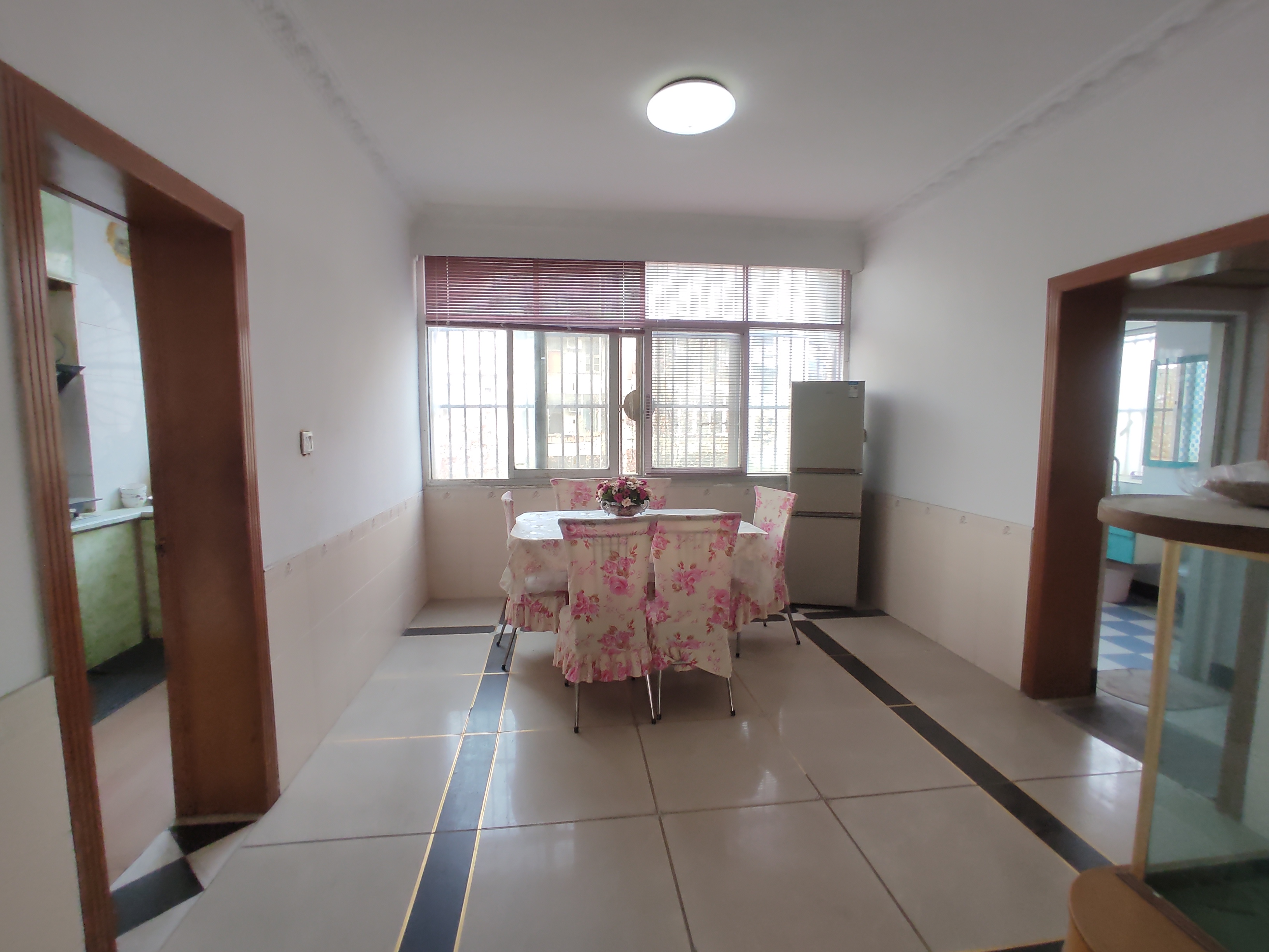 广播电视器材宿舍.实验晓雪旁.精装三房.步梯四楼.证件满二.看房方便