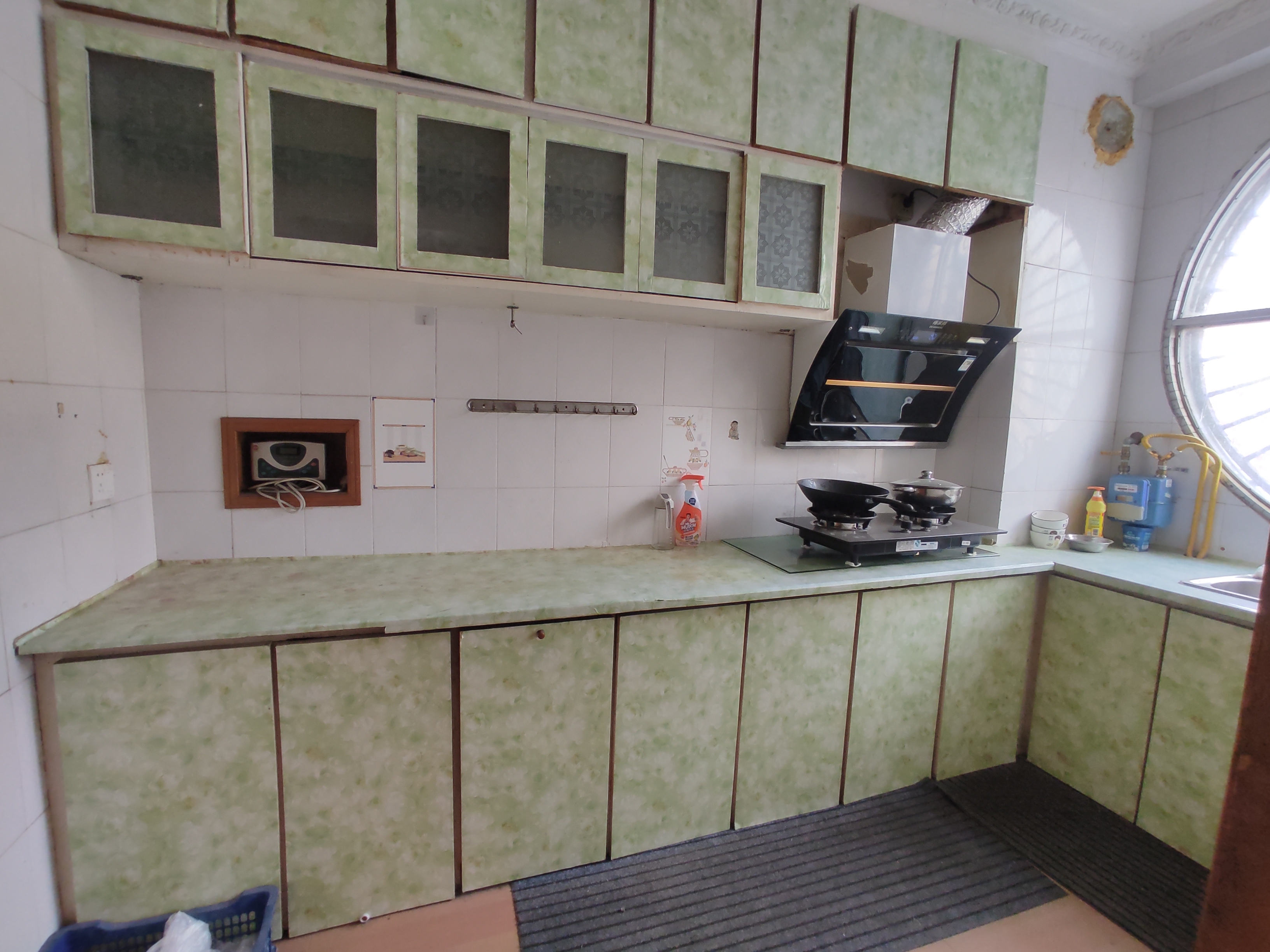 广播电视器材宿舍.实验晓雪旁.精装三房.步梯四楼.证件满二.看房方便