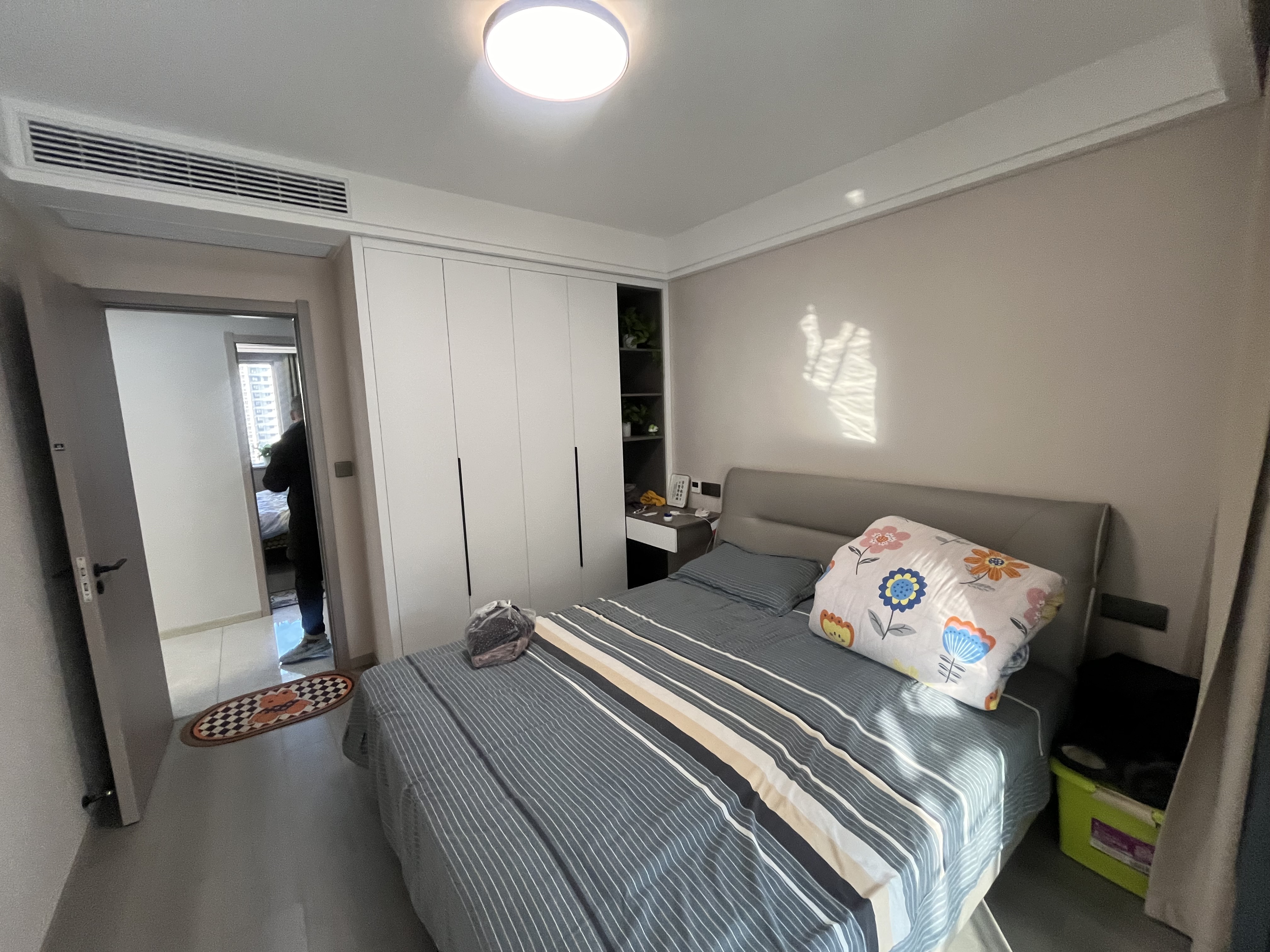 新城名都城南人车分流的小区.精装四房.南北通透超大阳台.看房方便