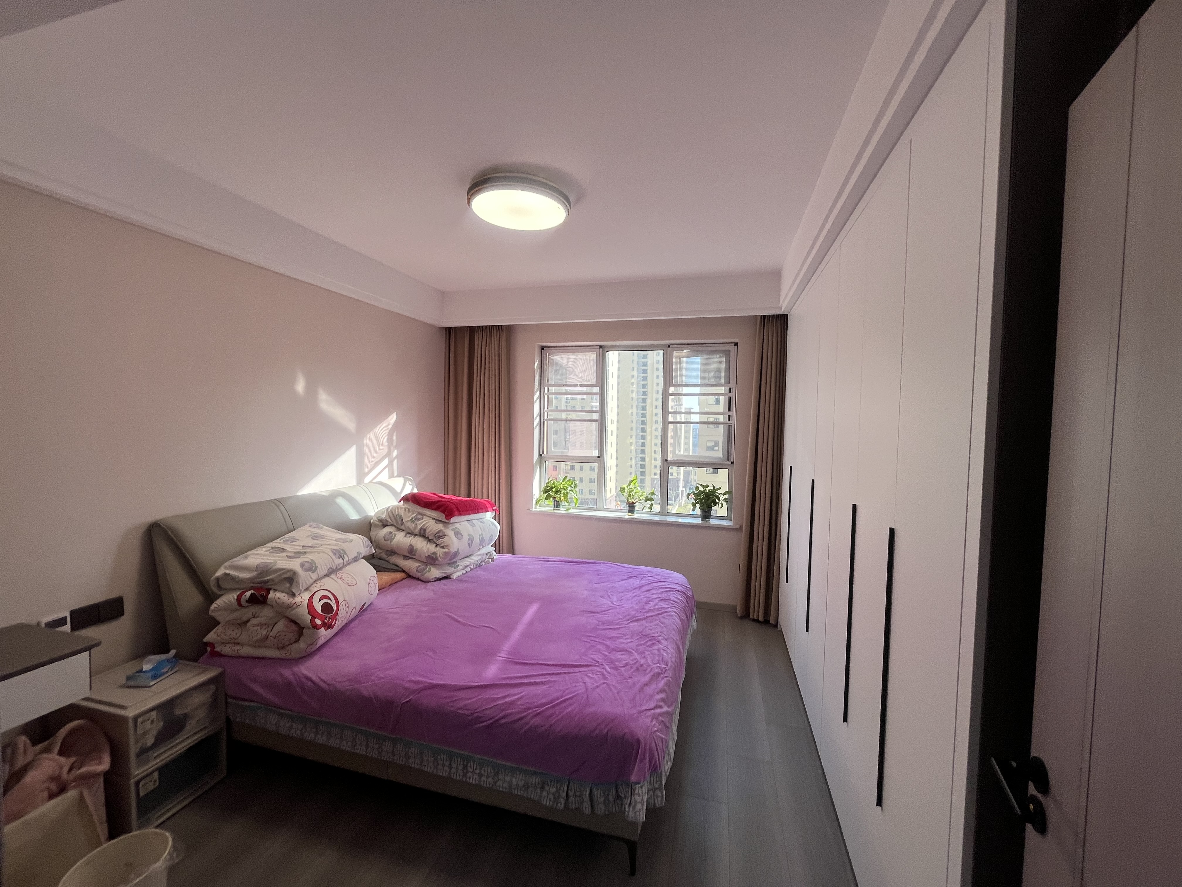 新城名都城南人车分流的小区.精装四房.南北通透超大阳台.看房方便