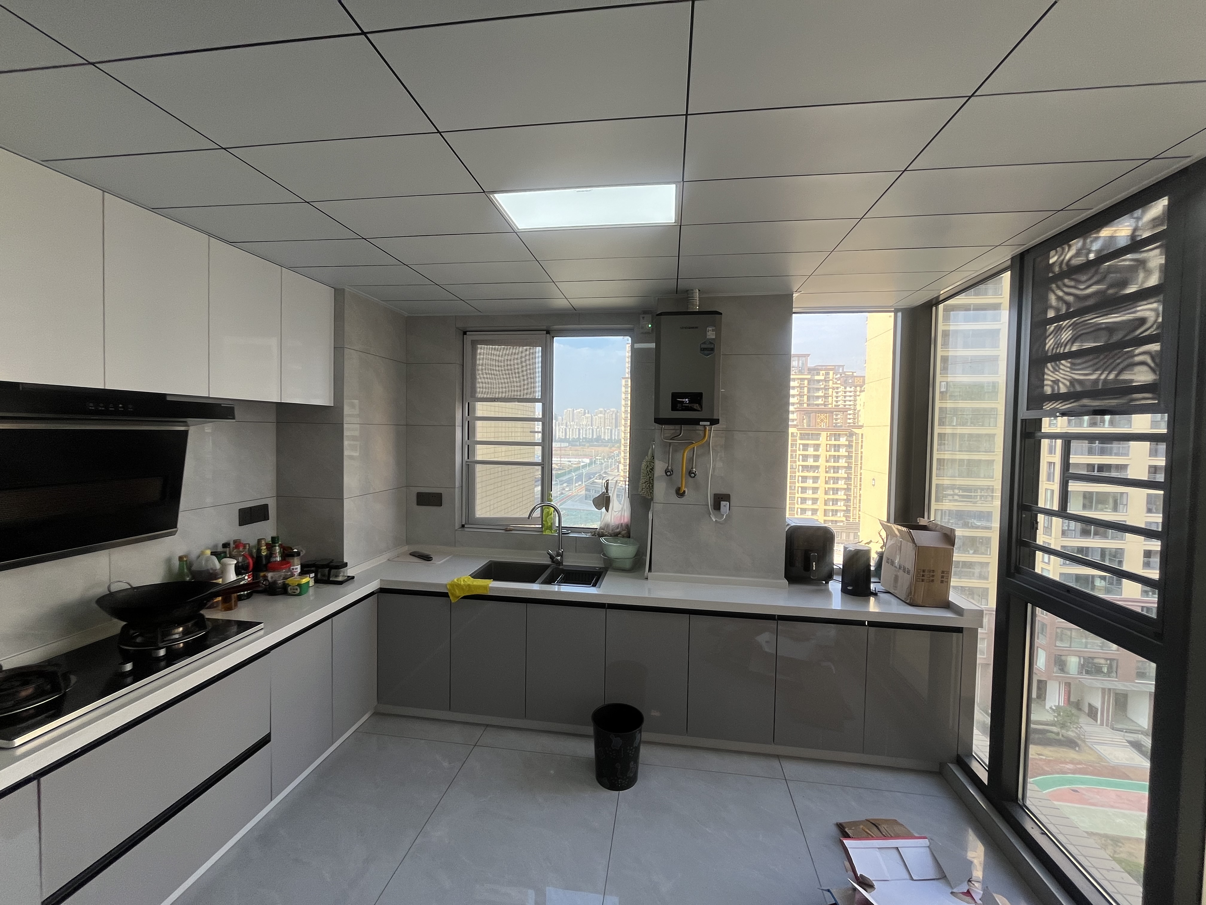 新城名都城南人车分流的小区.精装四房.南北通透超大阳台.看房方便