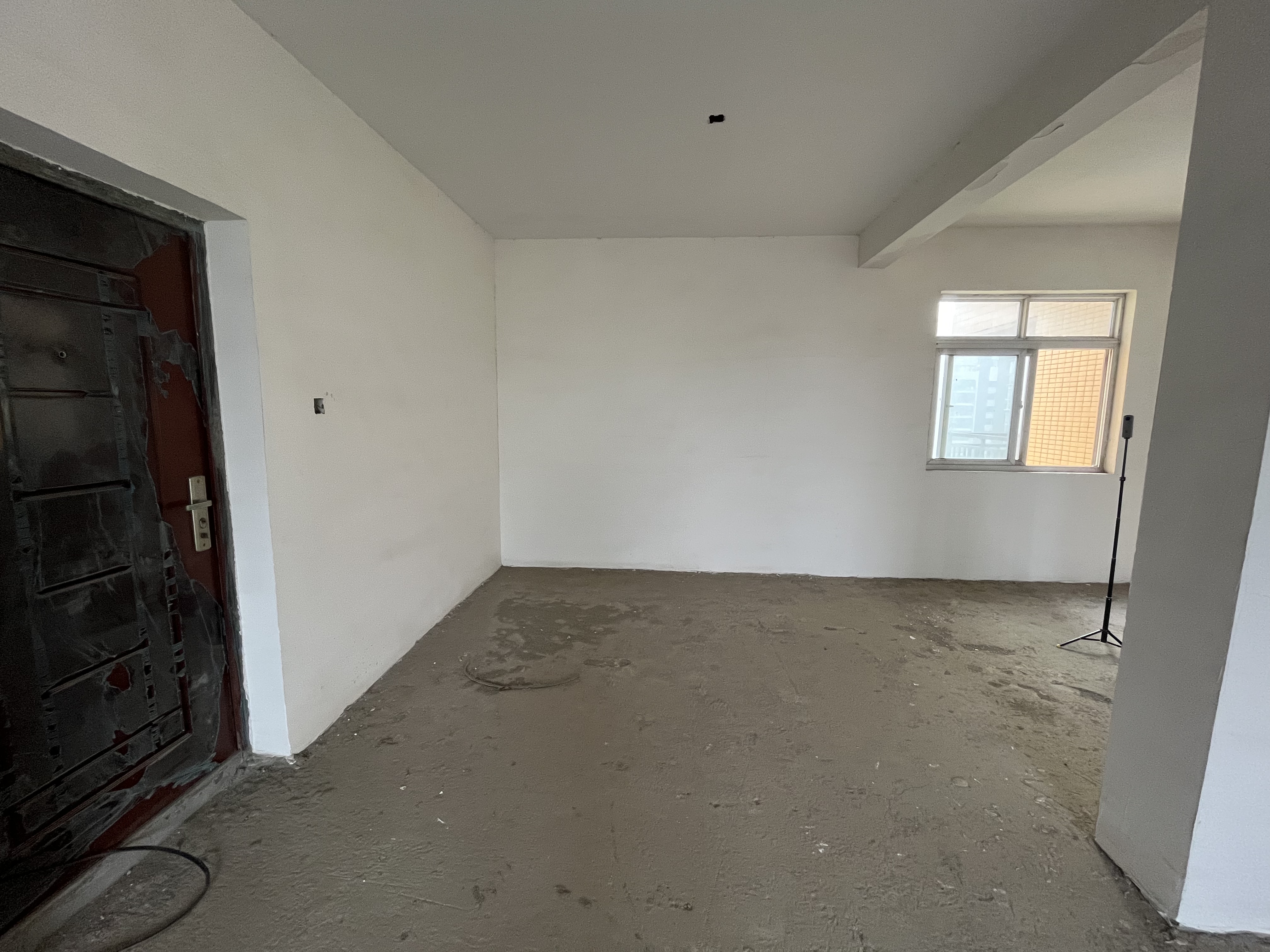 三丰鼎城毛坯大三房中高楼层仙笑就在小区边上