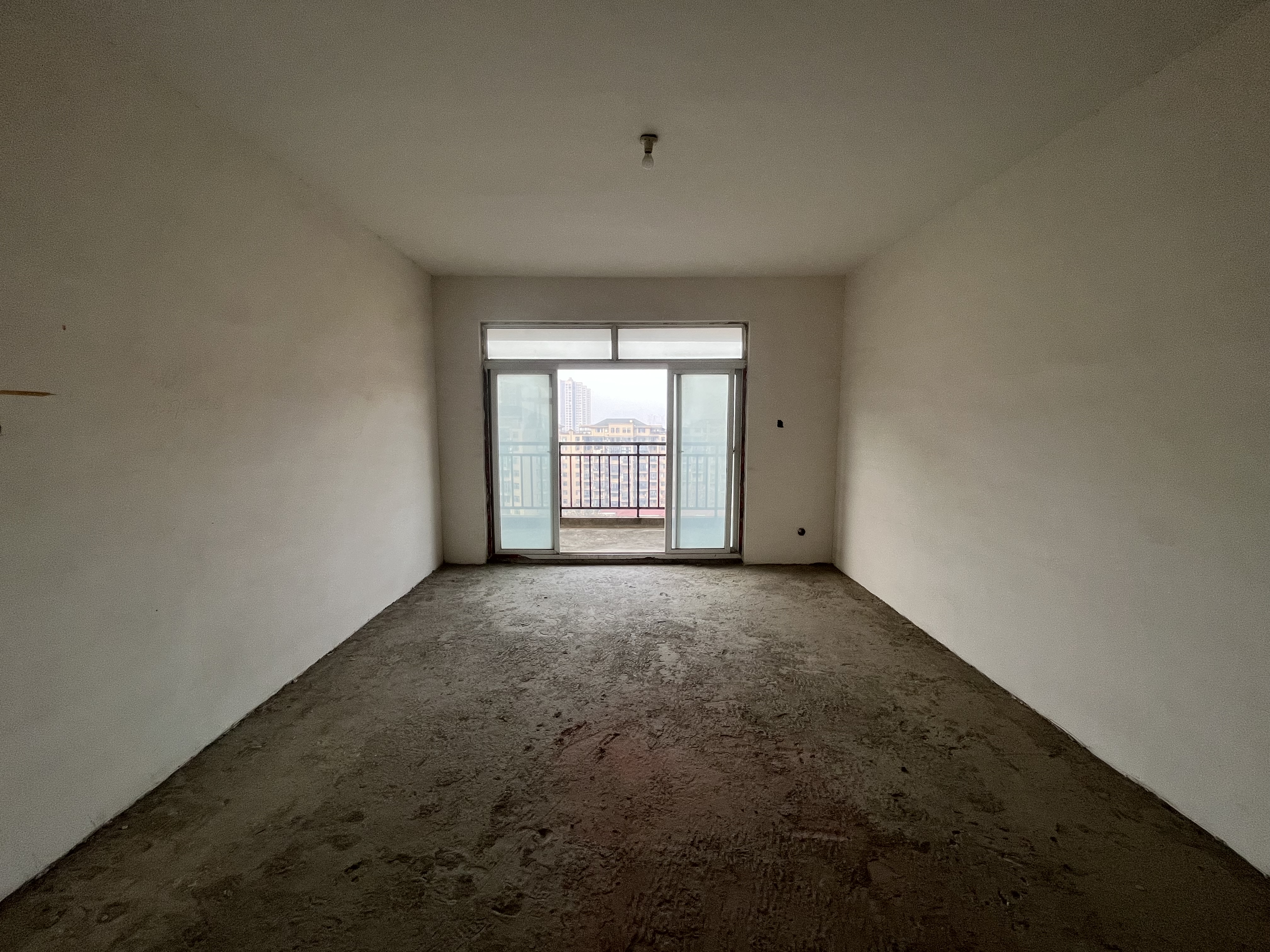 三丰鼎城毛坯大三房中高楼层仙笑就在小区边上