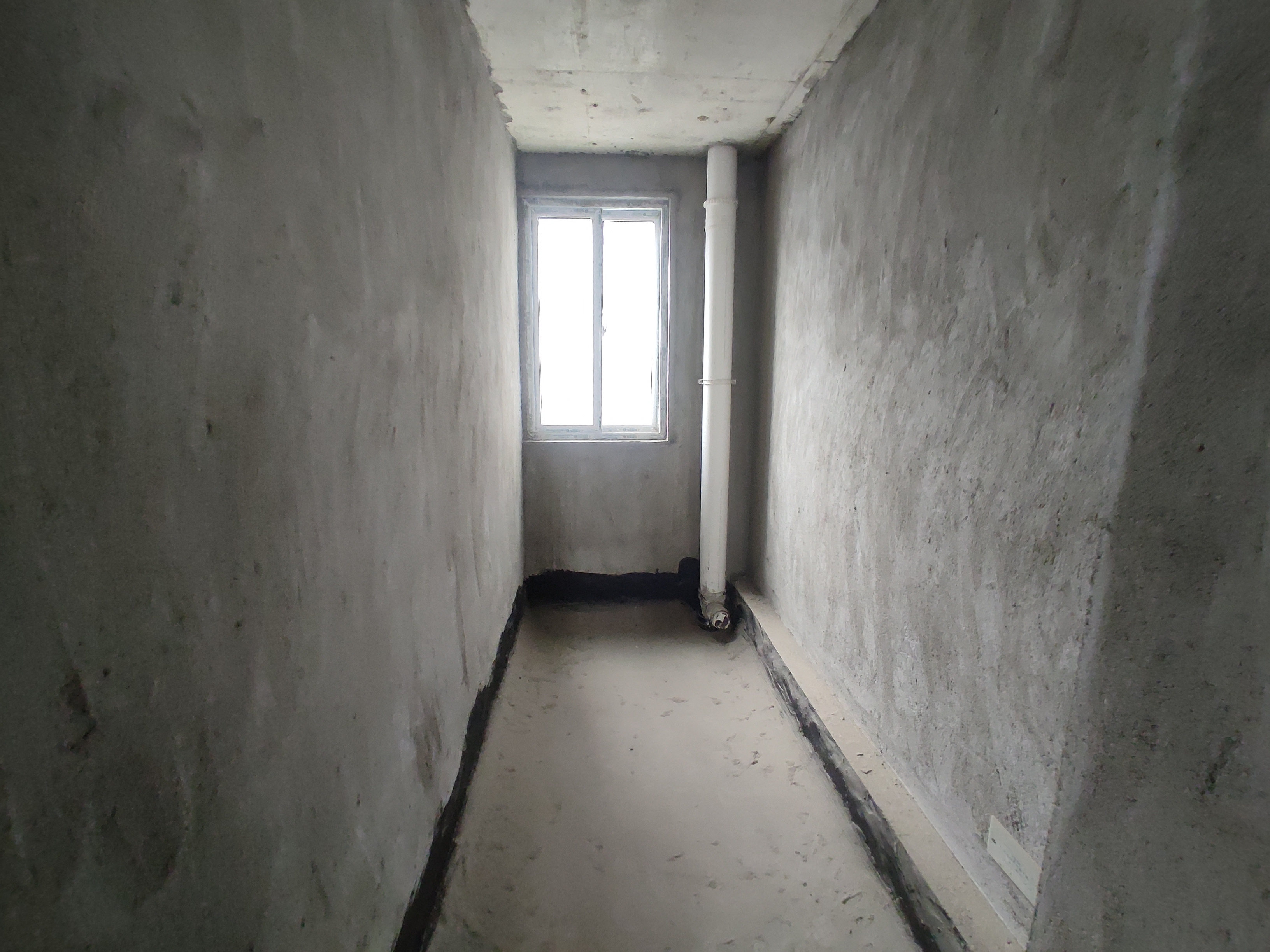 城市丽景毛坯三房湖景房出行方便业主急卖