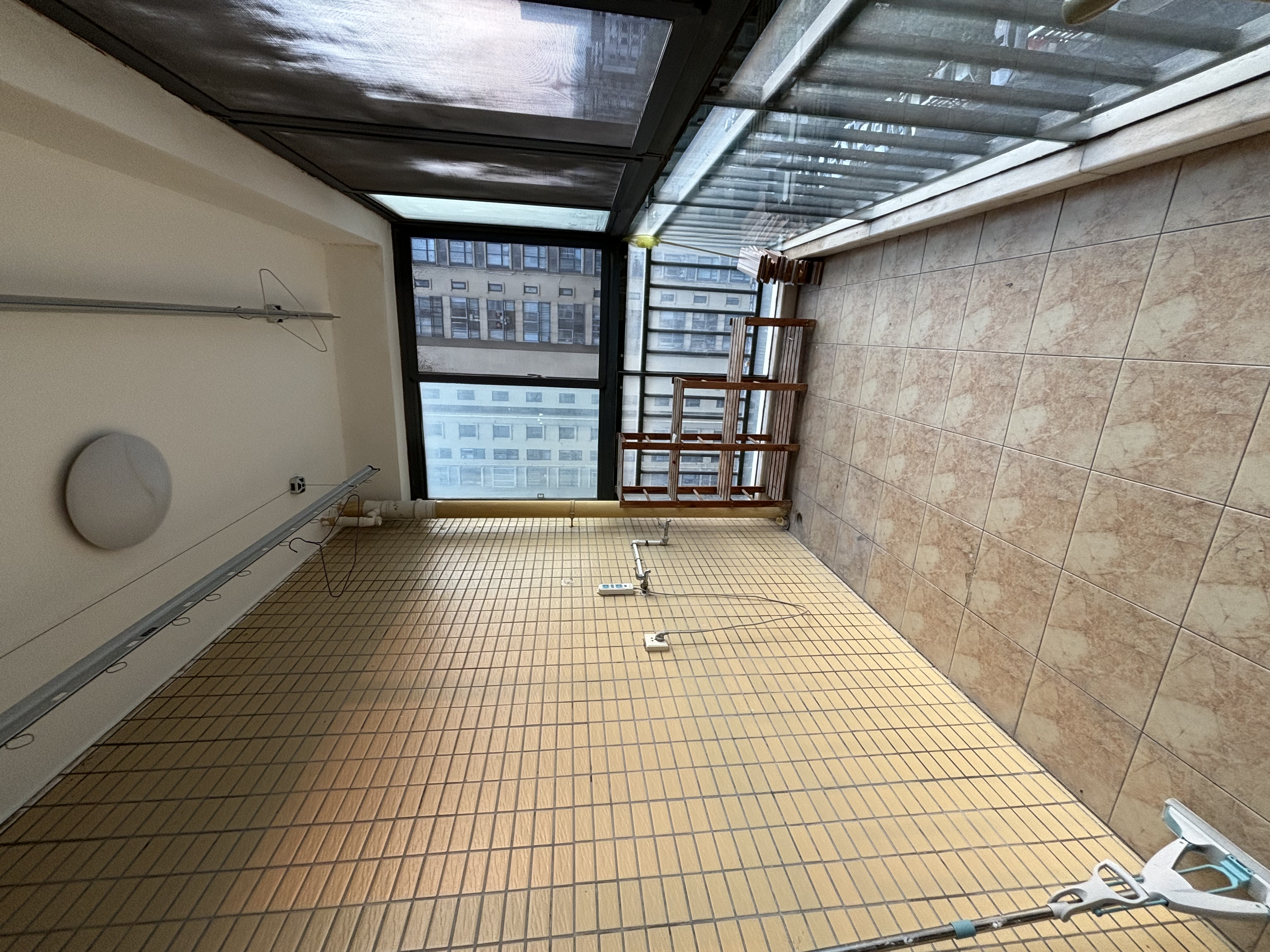 三丰鼎城.精装大两房.中间楼层.证件满二.看房方便