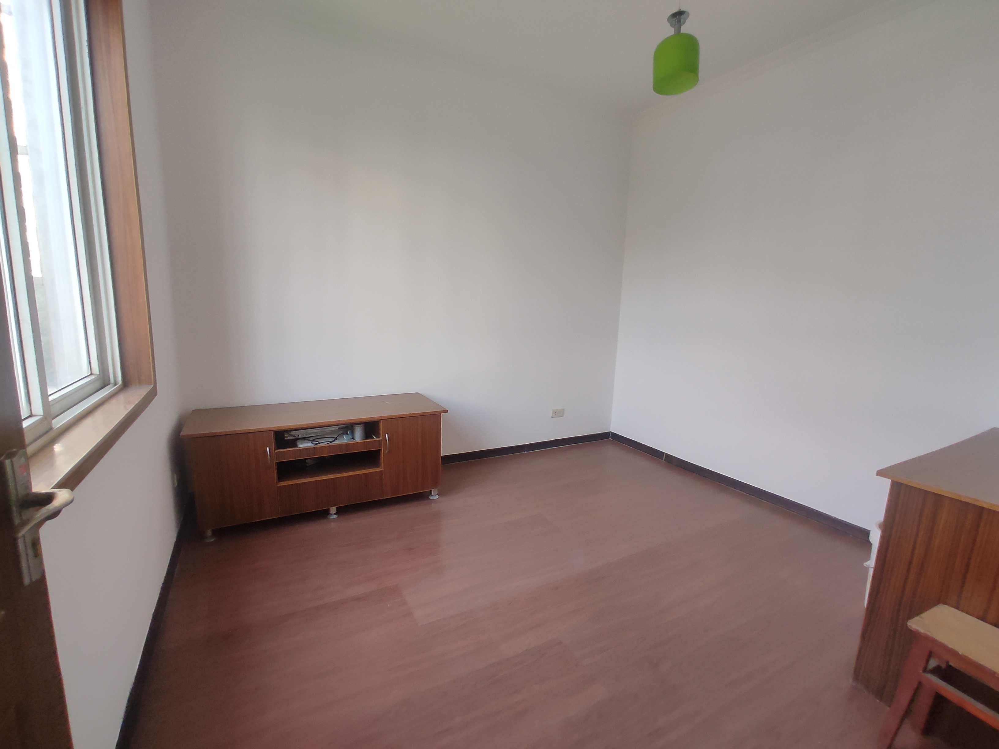 宏楼小居.龙华山晓雪旁.精装四房.证件满二.看房方便