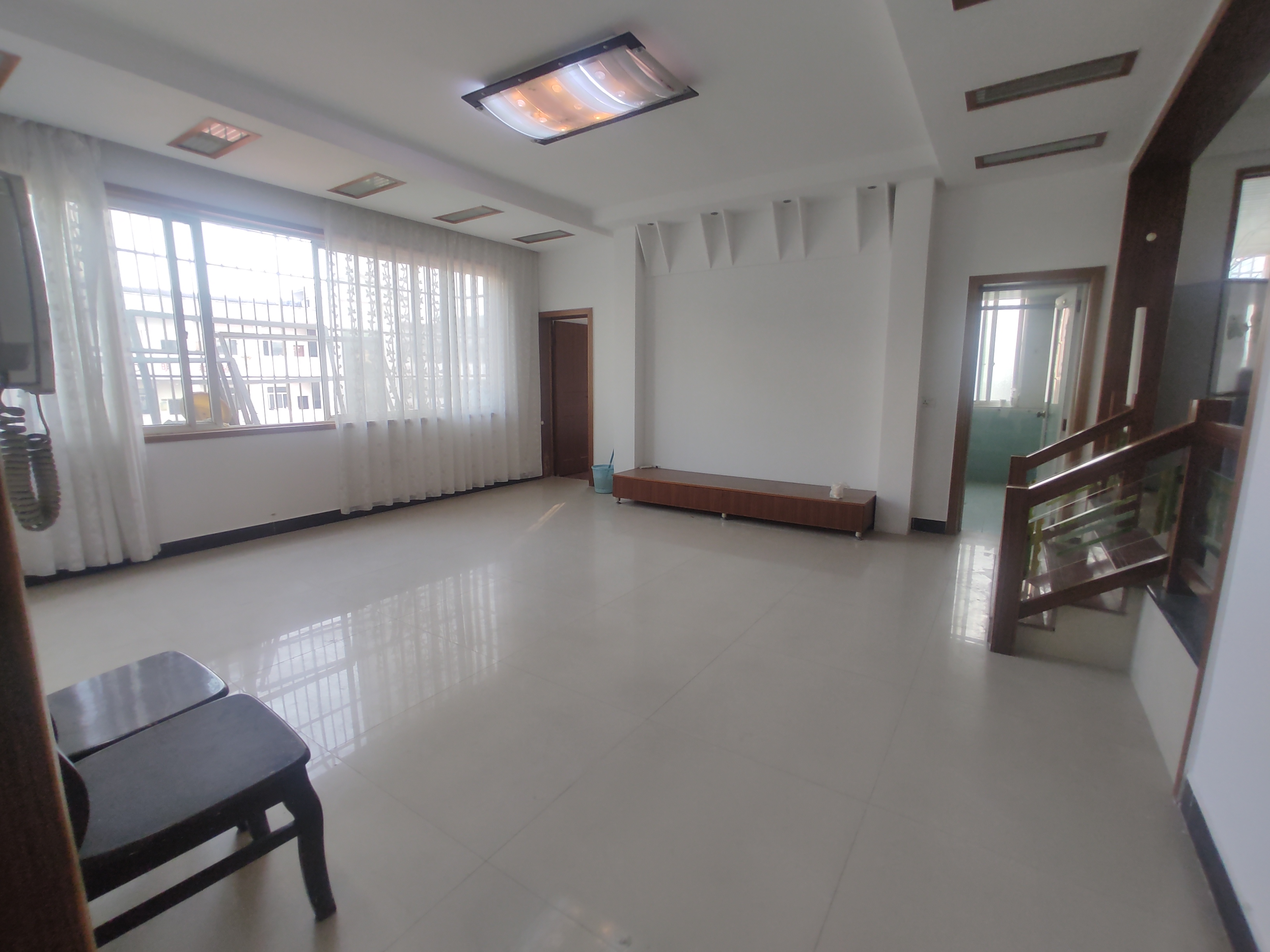 宏楼小居.龙华山晓雪旁.精装四房.证件满二.看房方便