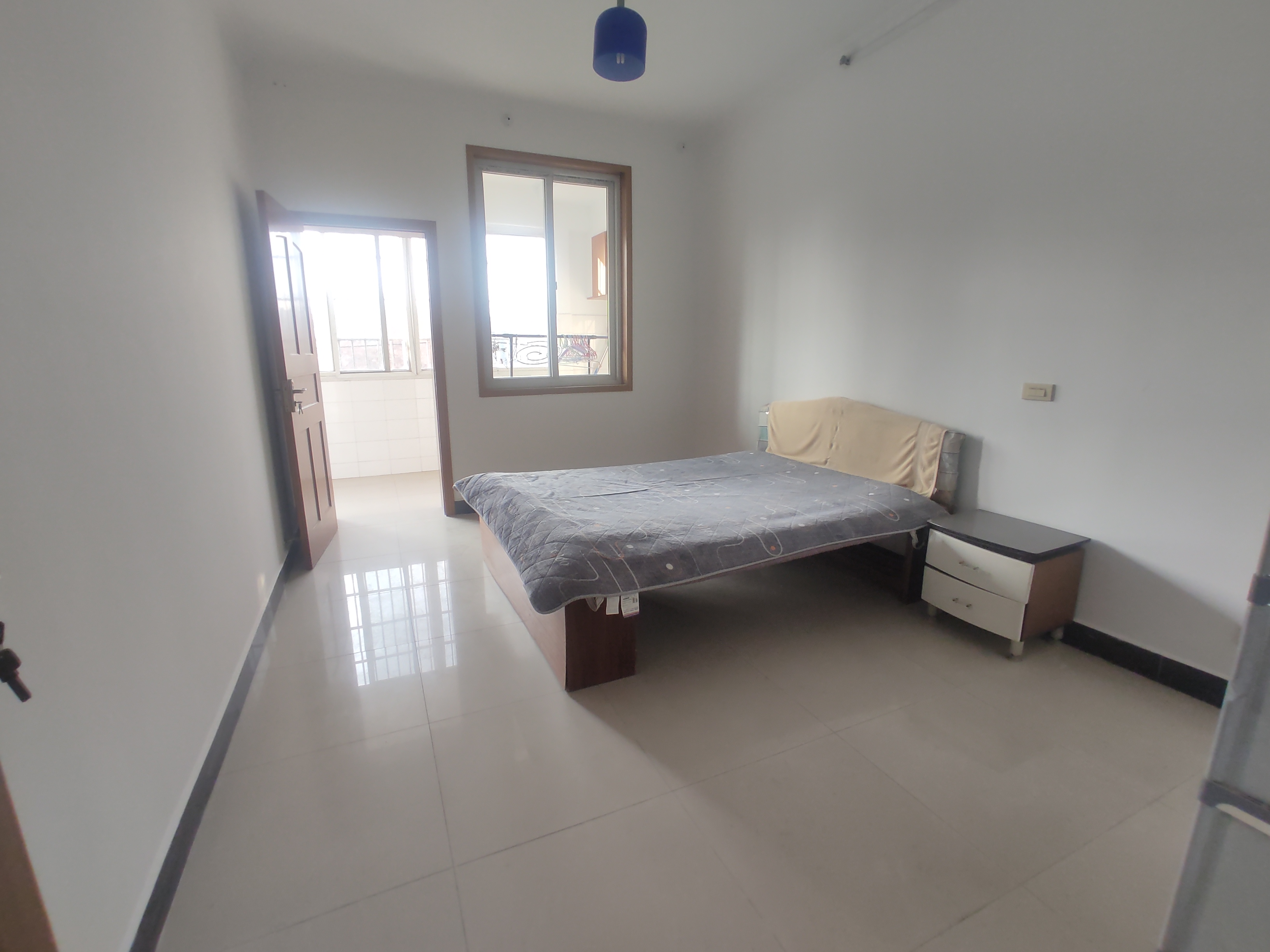 宏楼小居.龙华山晓雪旁.精装四房.证件满二.看房方便