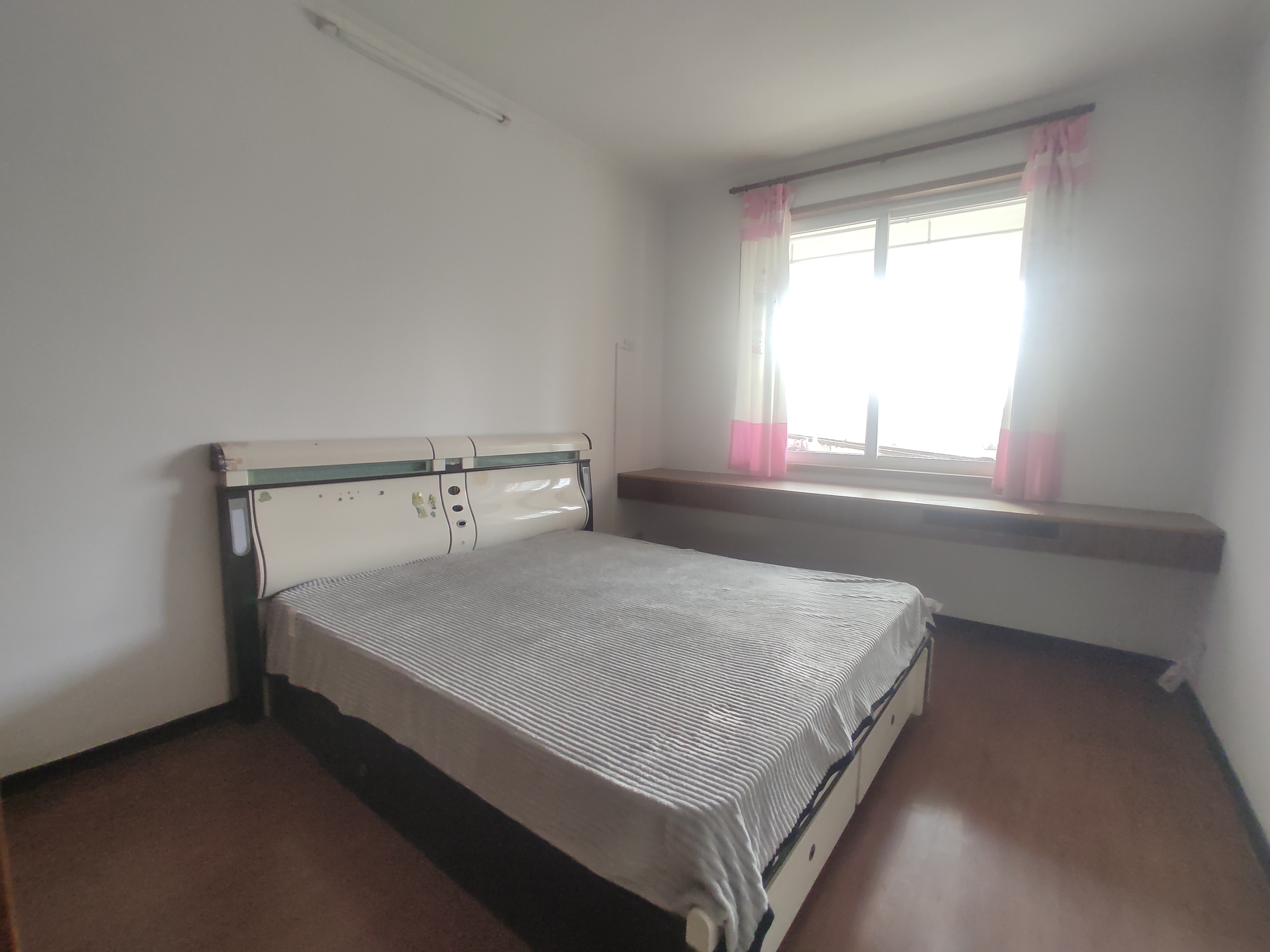 宏楼小居.龙华山晓雪旁.精装四房.证件满二.看房方便