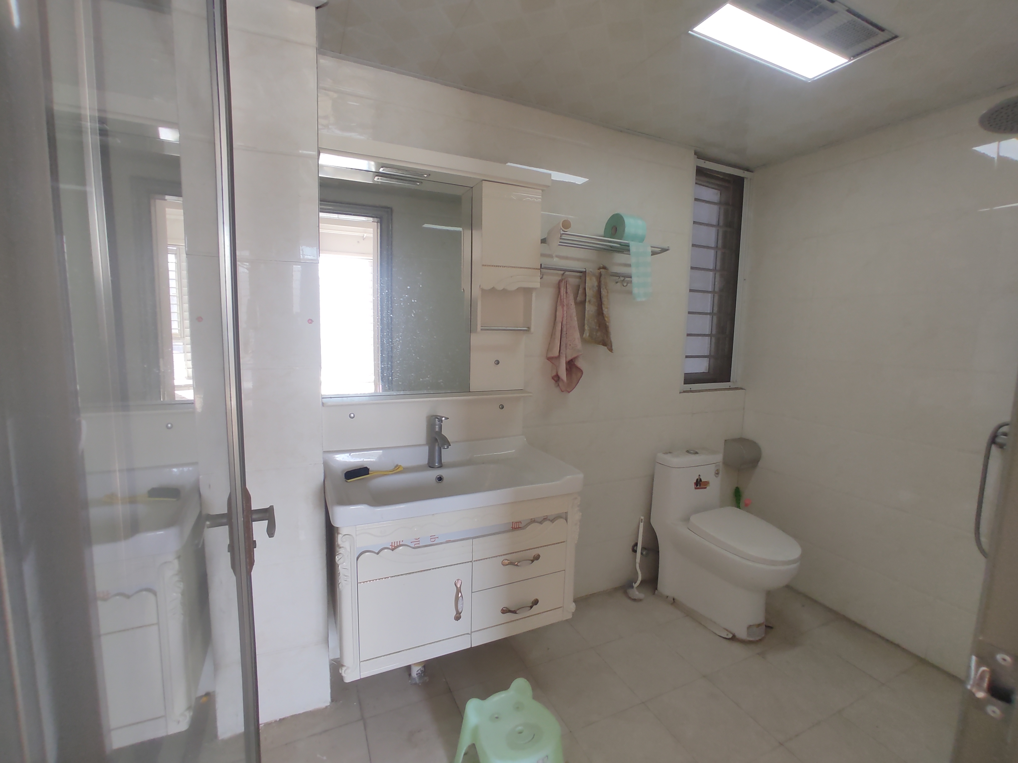 公园世家.精装三房两卫.单嫁5字开头.证件满二.看房方便