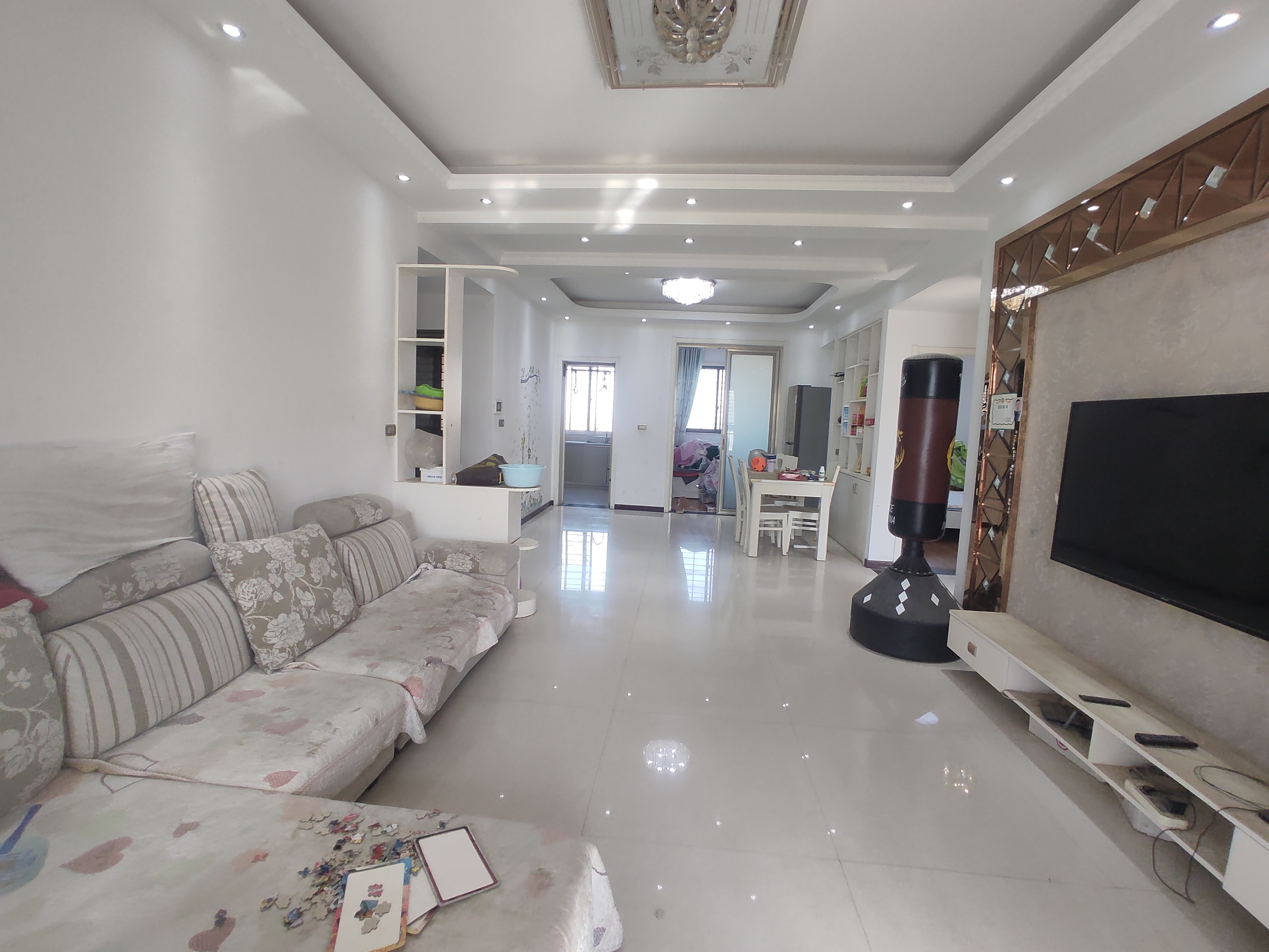 公园世家.精装三房两卫.单嫁5字开头.证件满二.看房方便