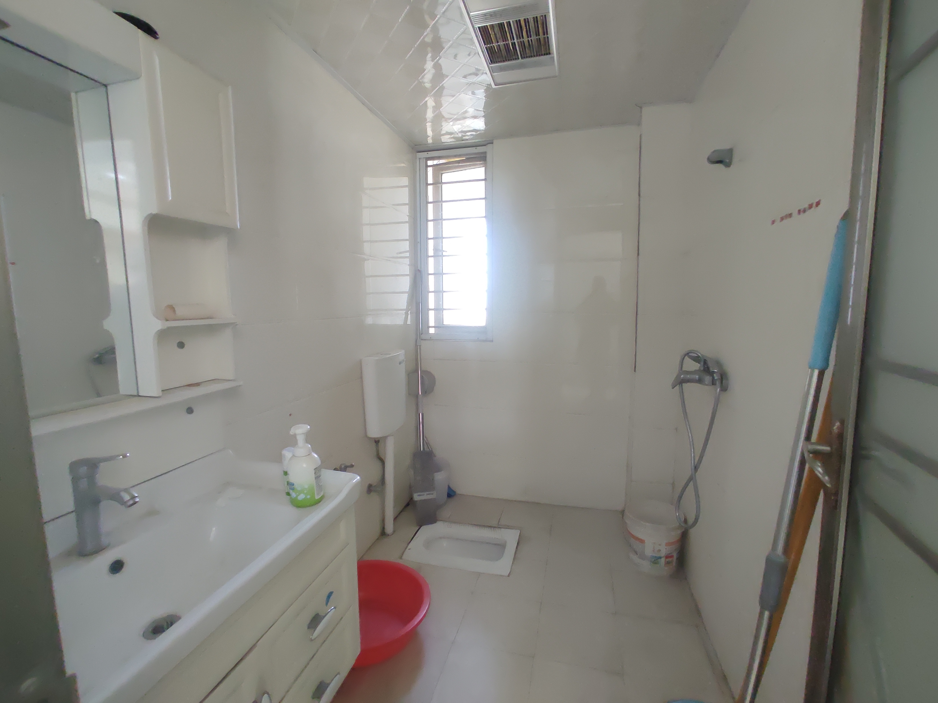 公园世家.精装三房两卫.单嫁5字开头.证件满二.看房方便