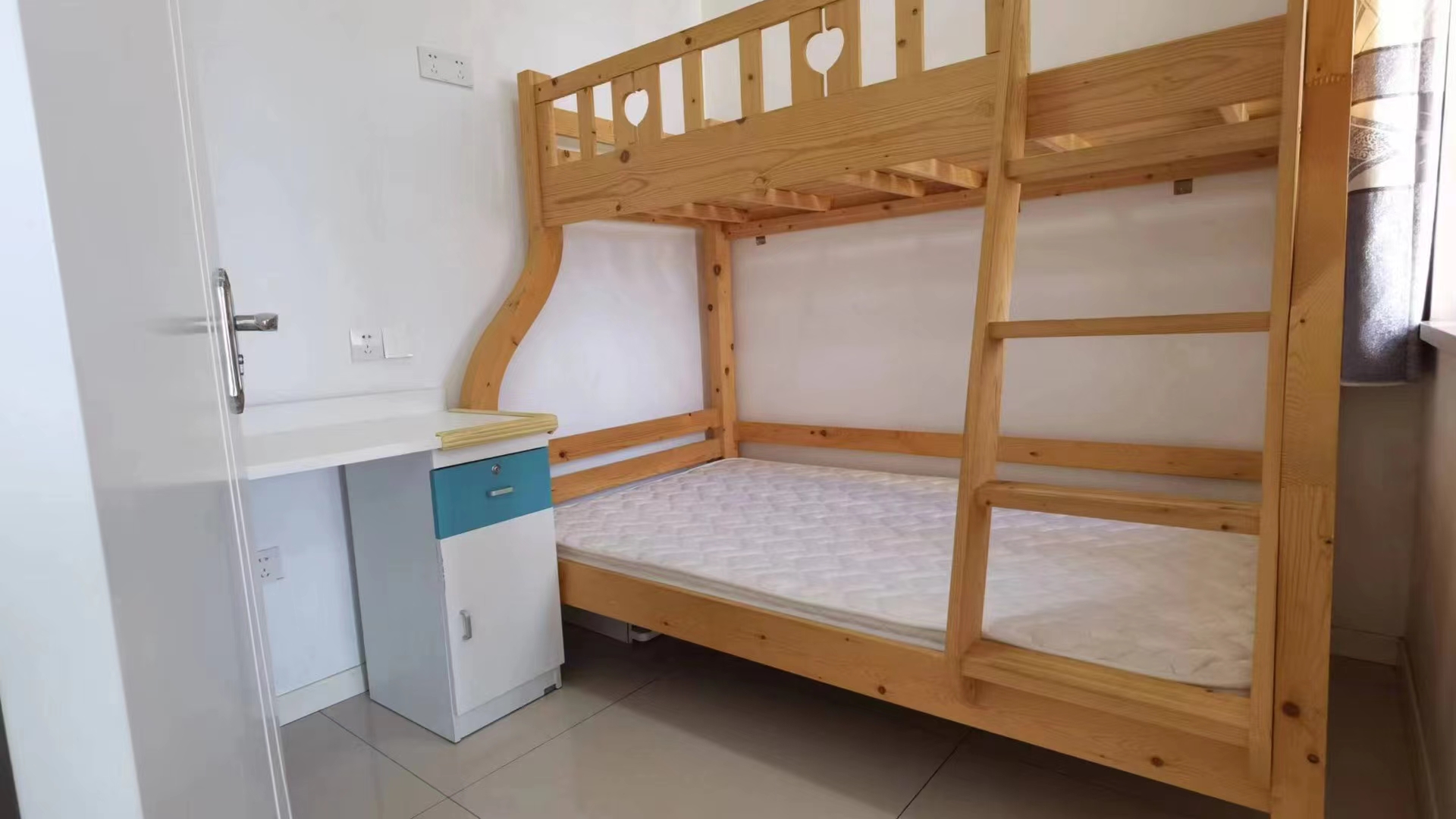 荣怀极地世家.精装两房.证件满二