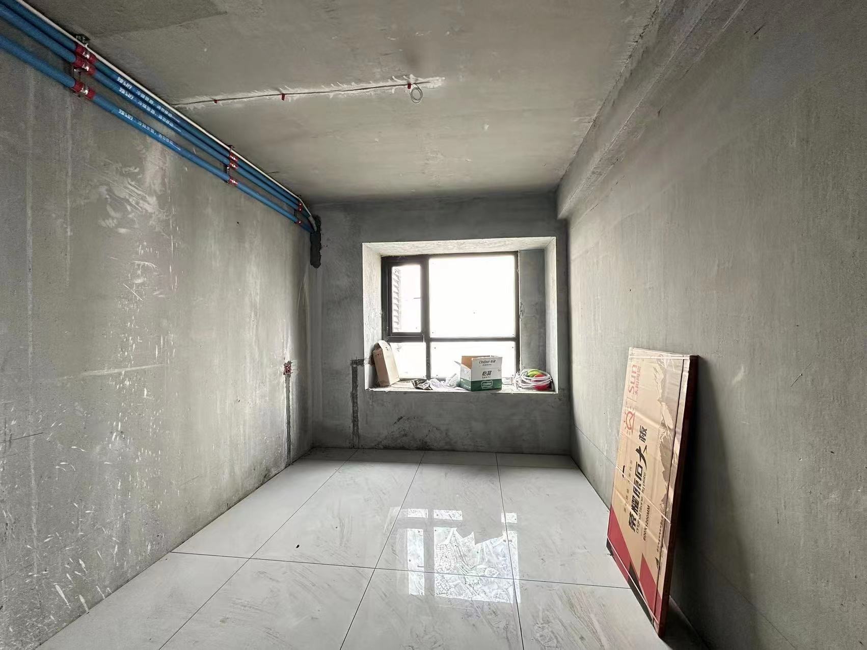 御湖世家半装修三房看房有密码