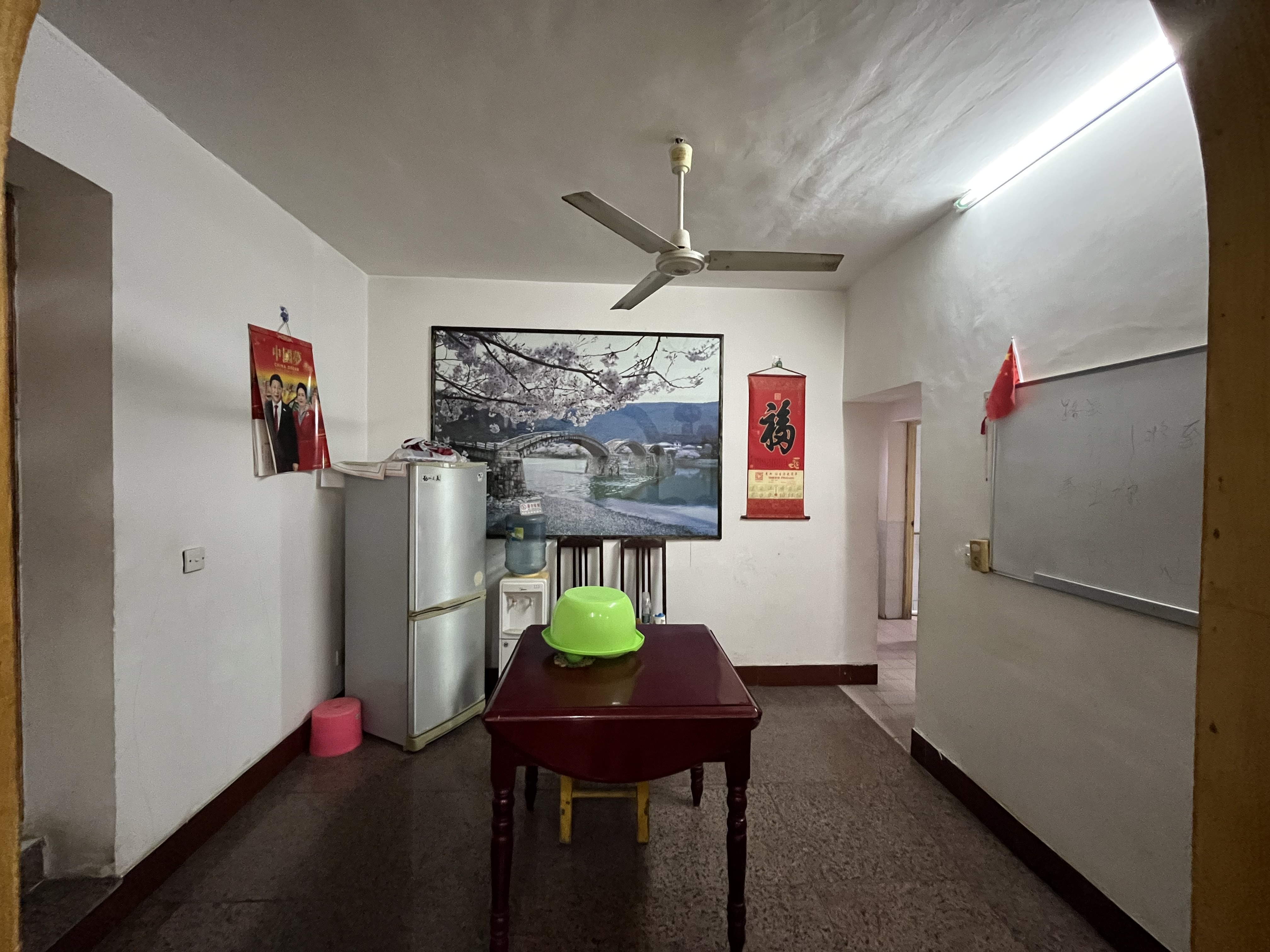 武商旁长虹卫生小区四房两卫拎包入住还带个地下室