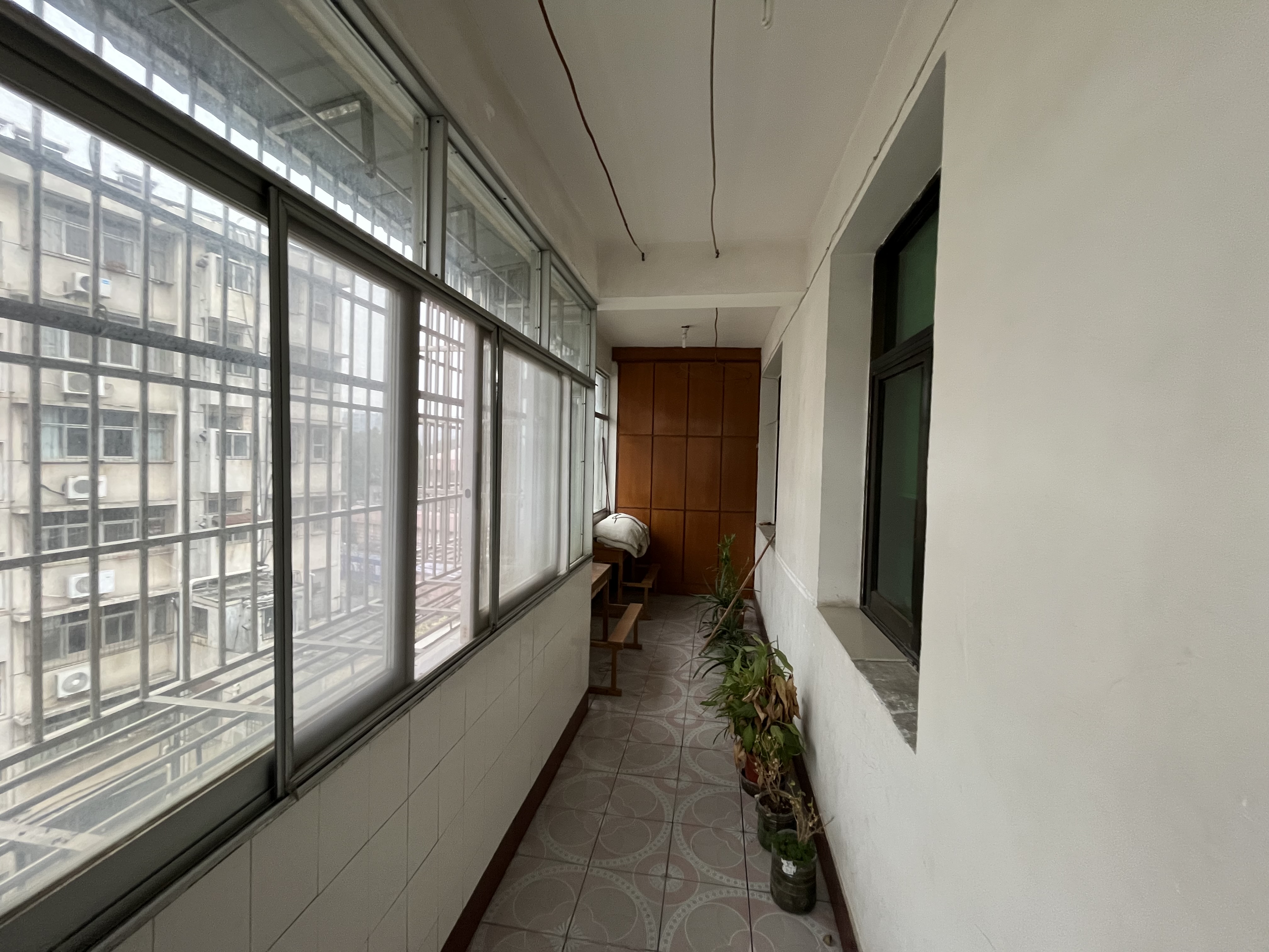 武商旁长虹卫生小区四房两卫拎包入住还带个地下室