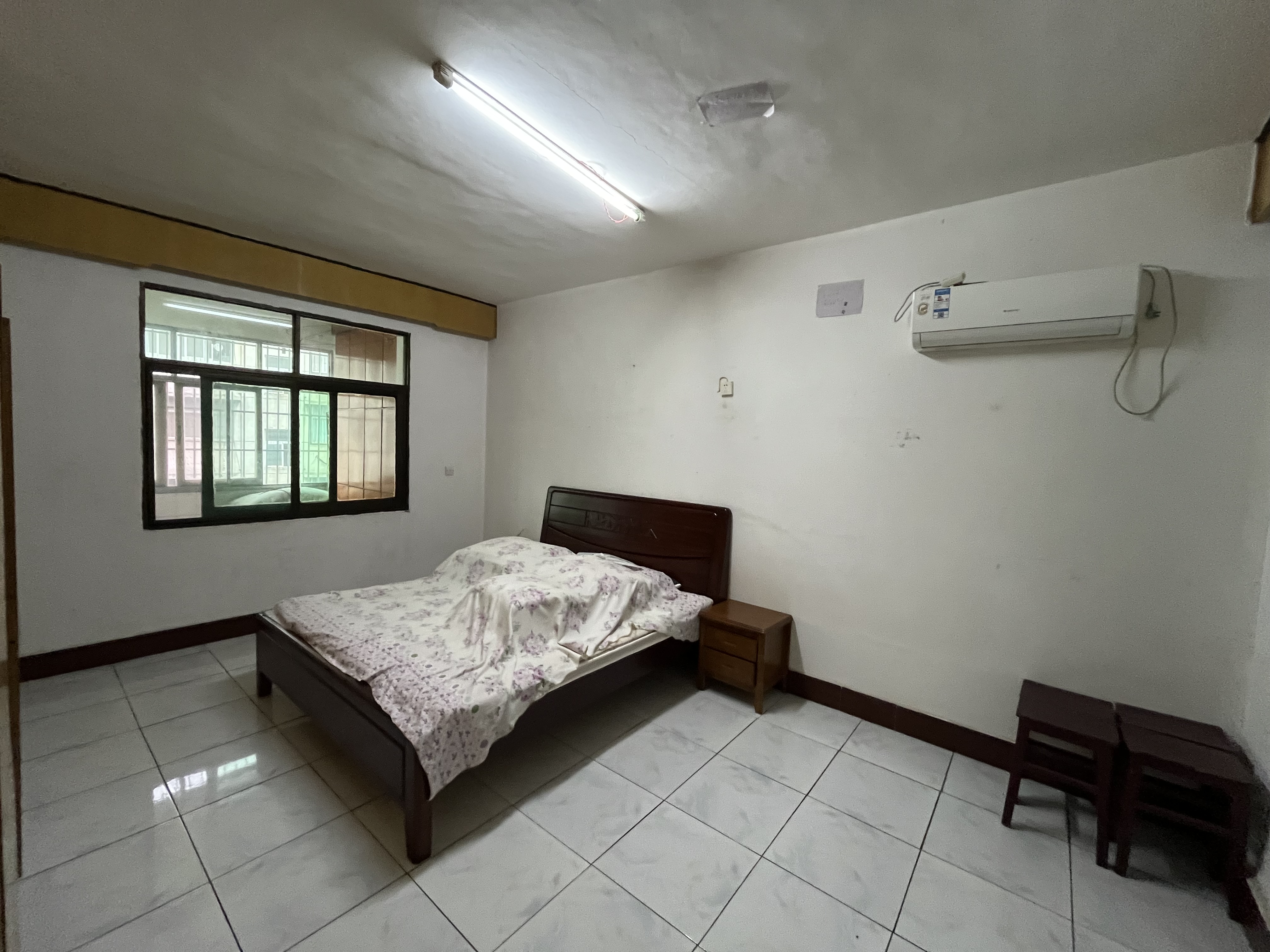 武商旁长虹卫生小区四房两卫拎包入住还带个地下室