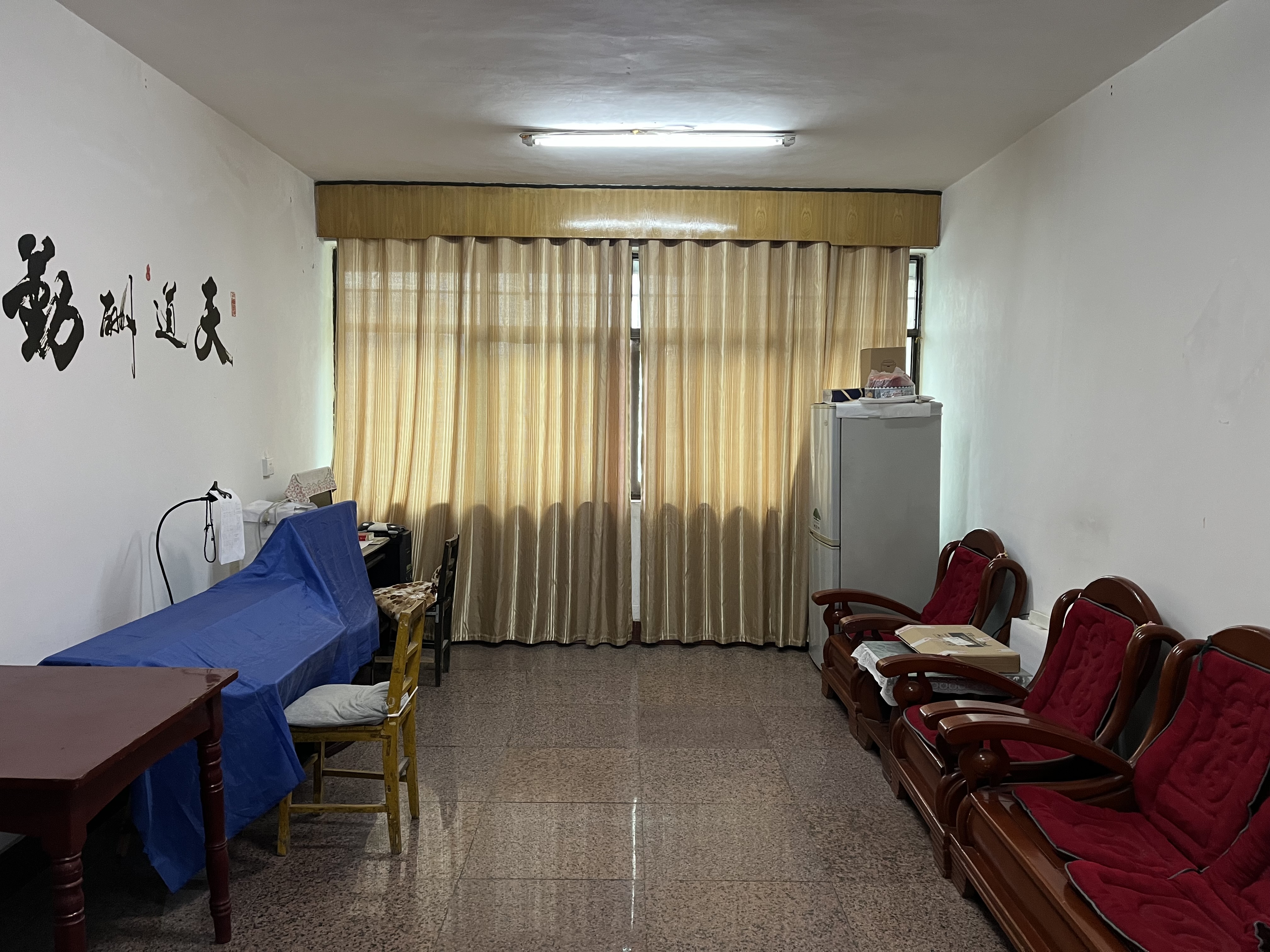 武商旁长虹卫生小区四房两卫拎包入住还带个地下室