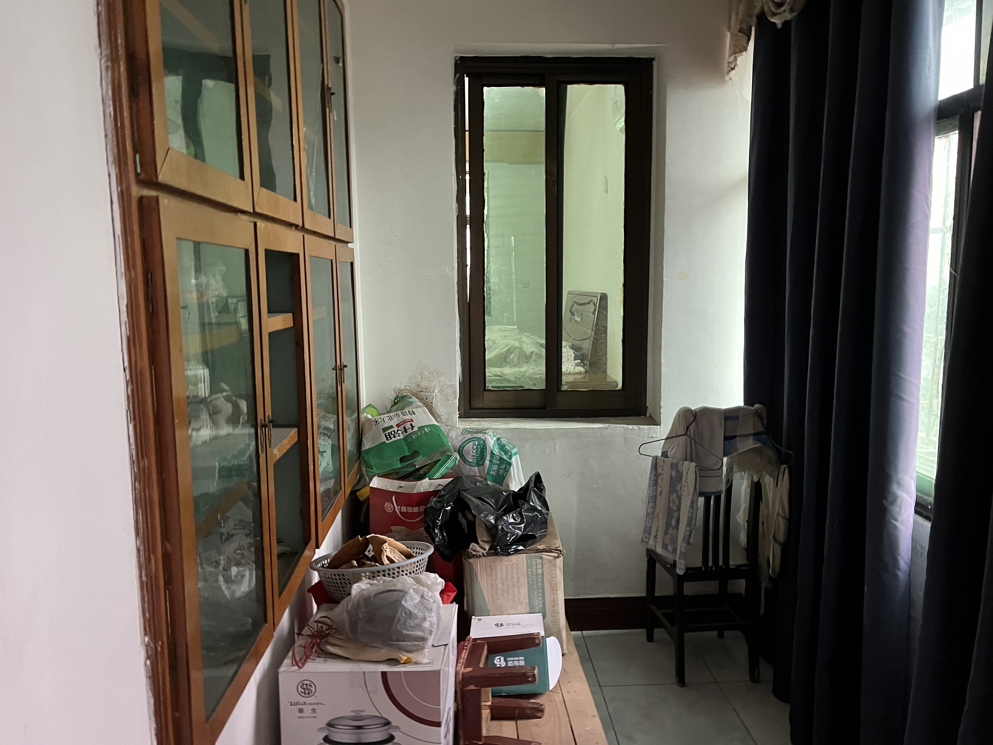 武商旁长虹卫生小区四房两卫拎包入住还带个地下室