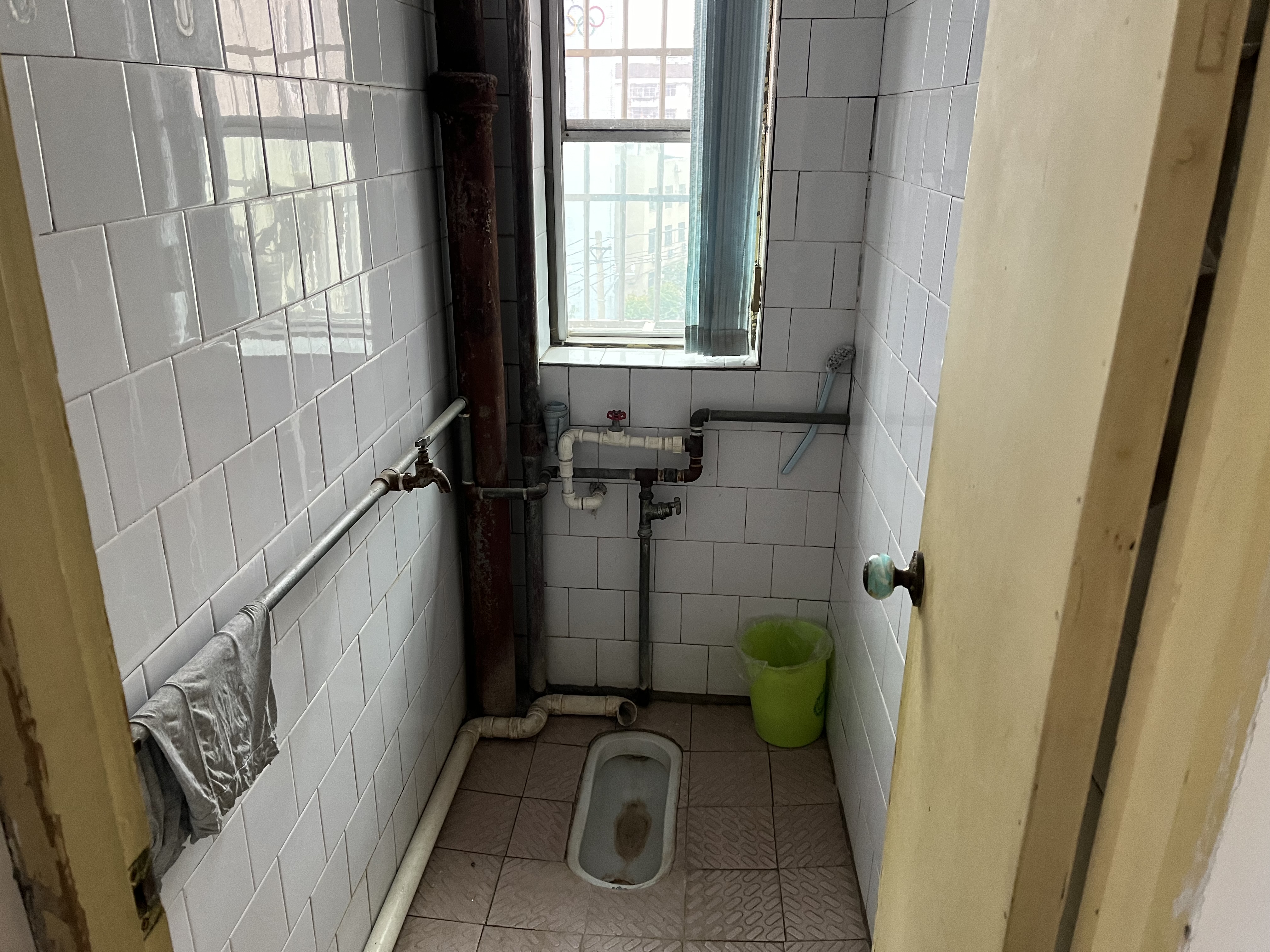 武商旁长虹卫生小区四房两卫拎包入住还带个地下室