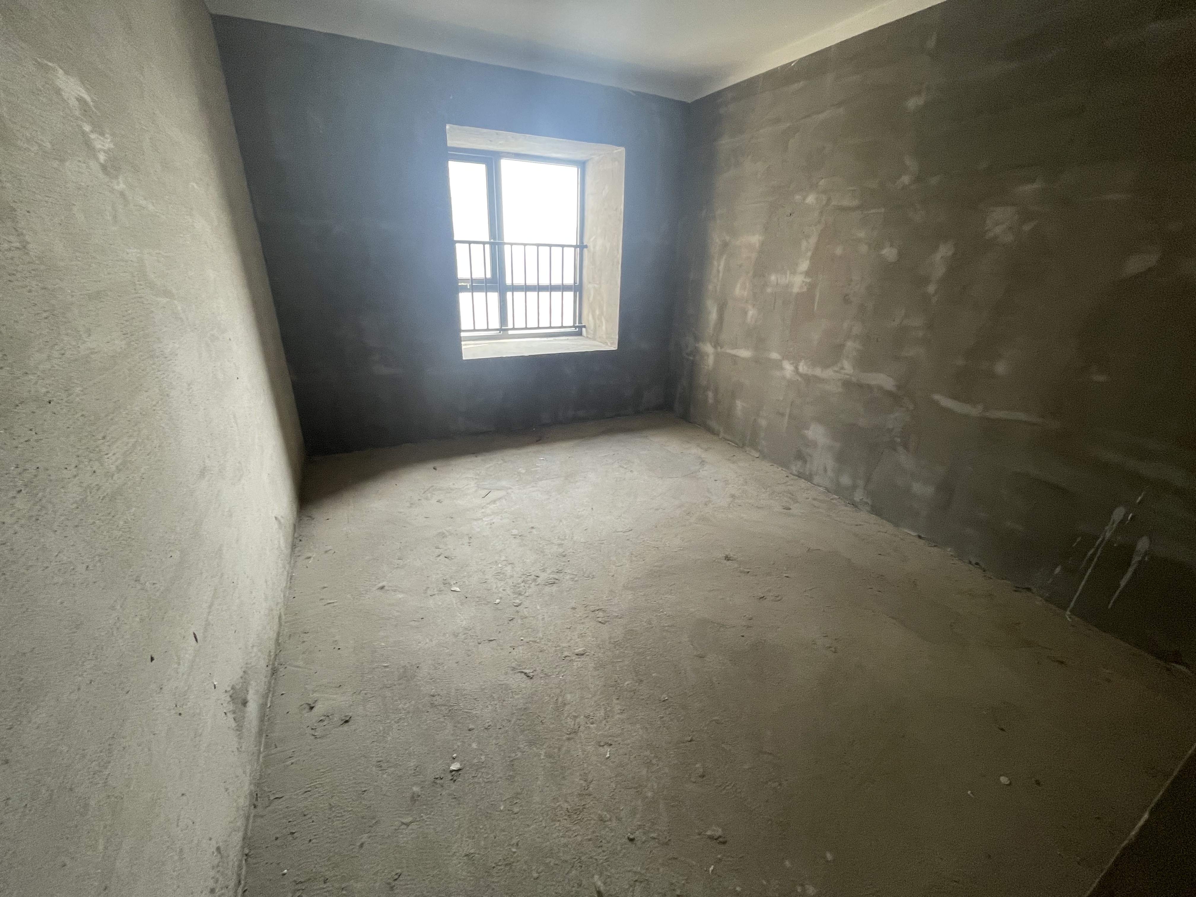 森林国际毛坯三房中间楼层可以看湖景哦