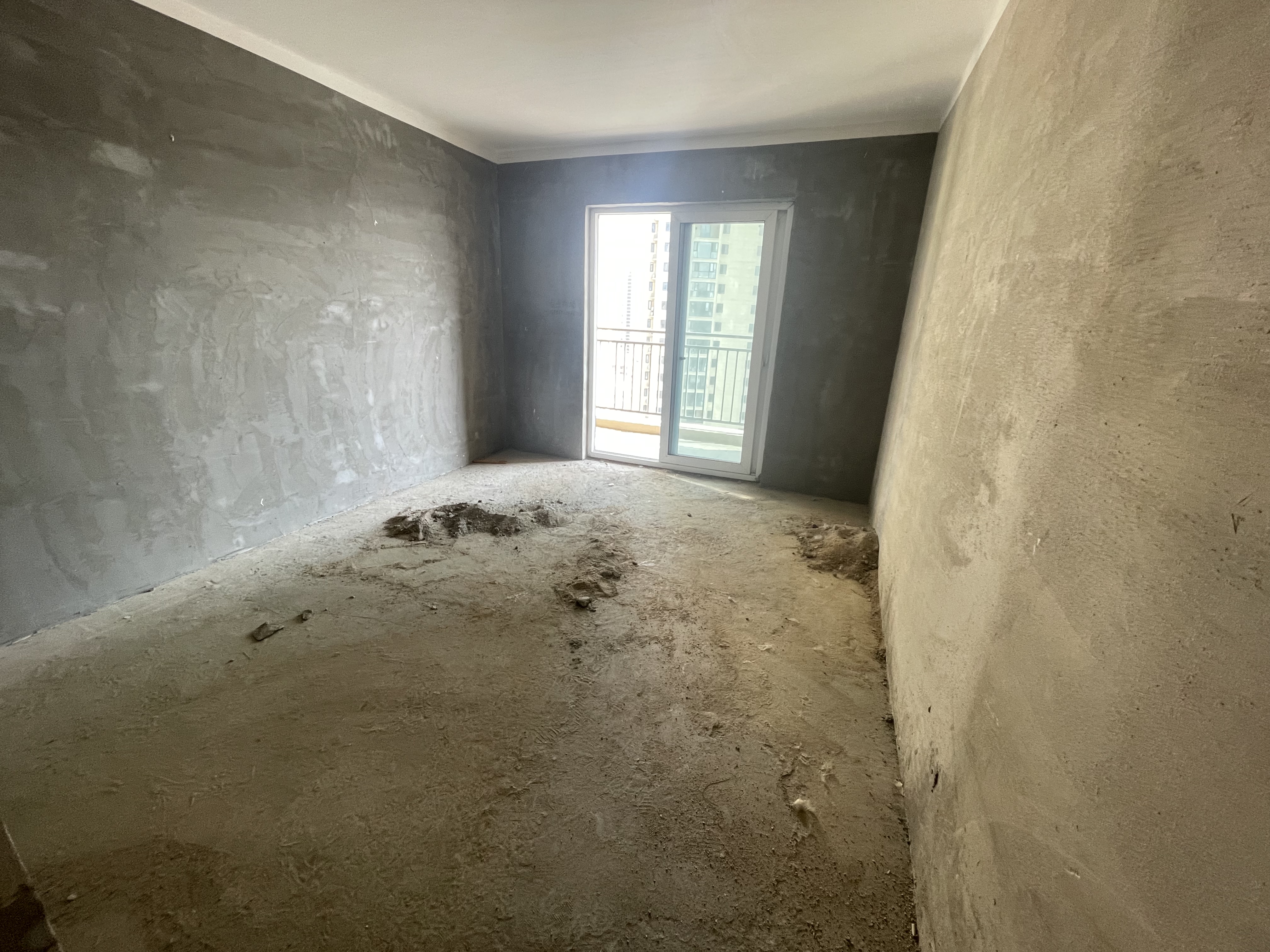 森林国际毛坯三房中间楼层可以看湖景哦