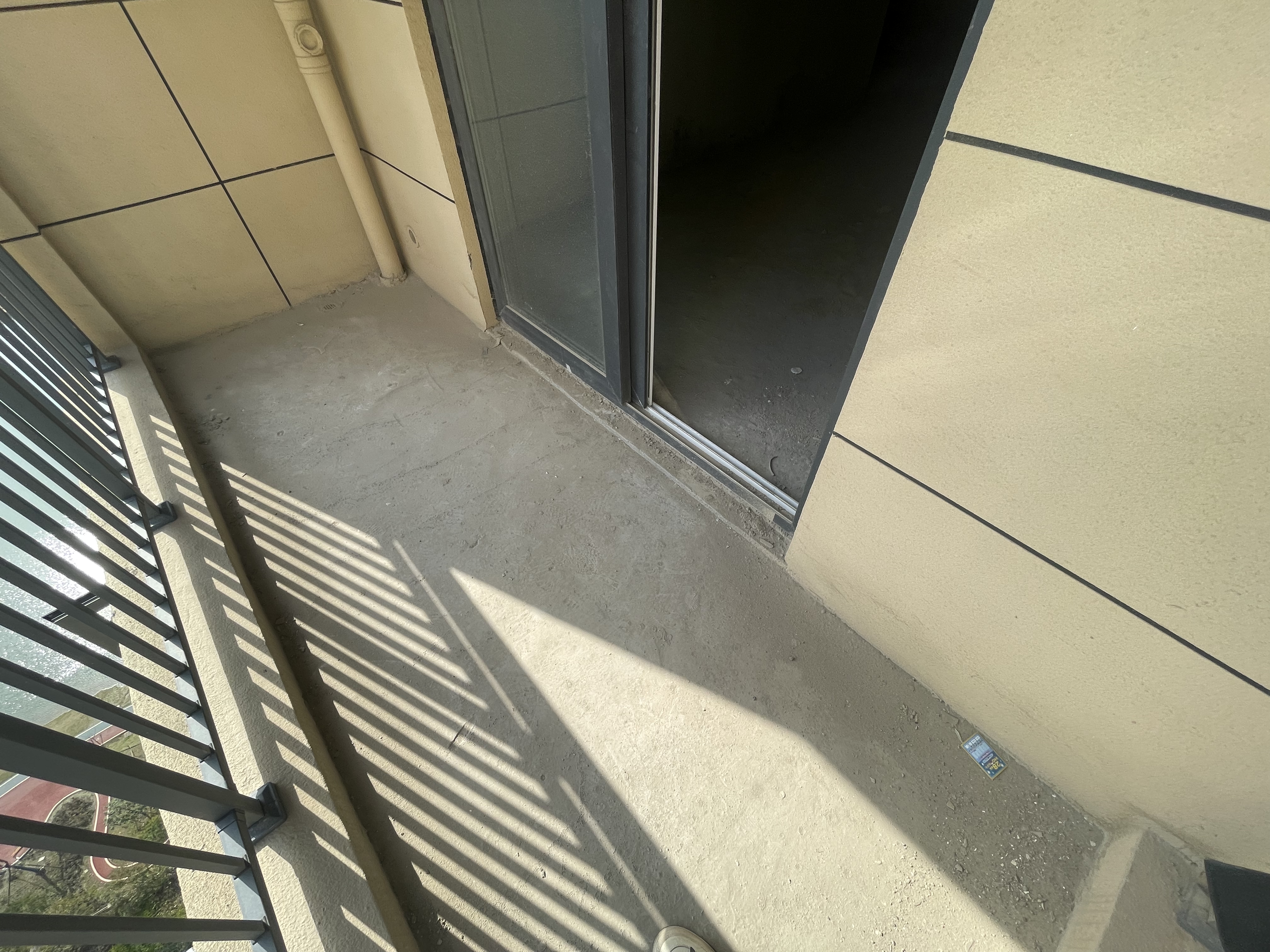 森林国际毛坯三房中间楼层可以看湖景哦