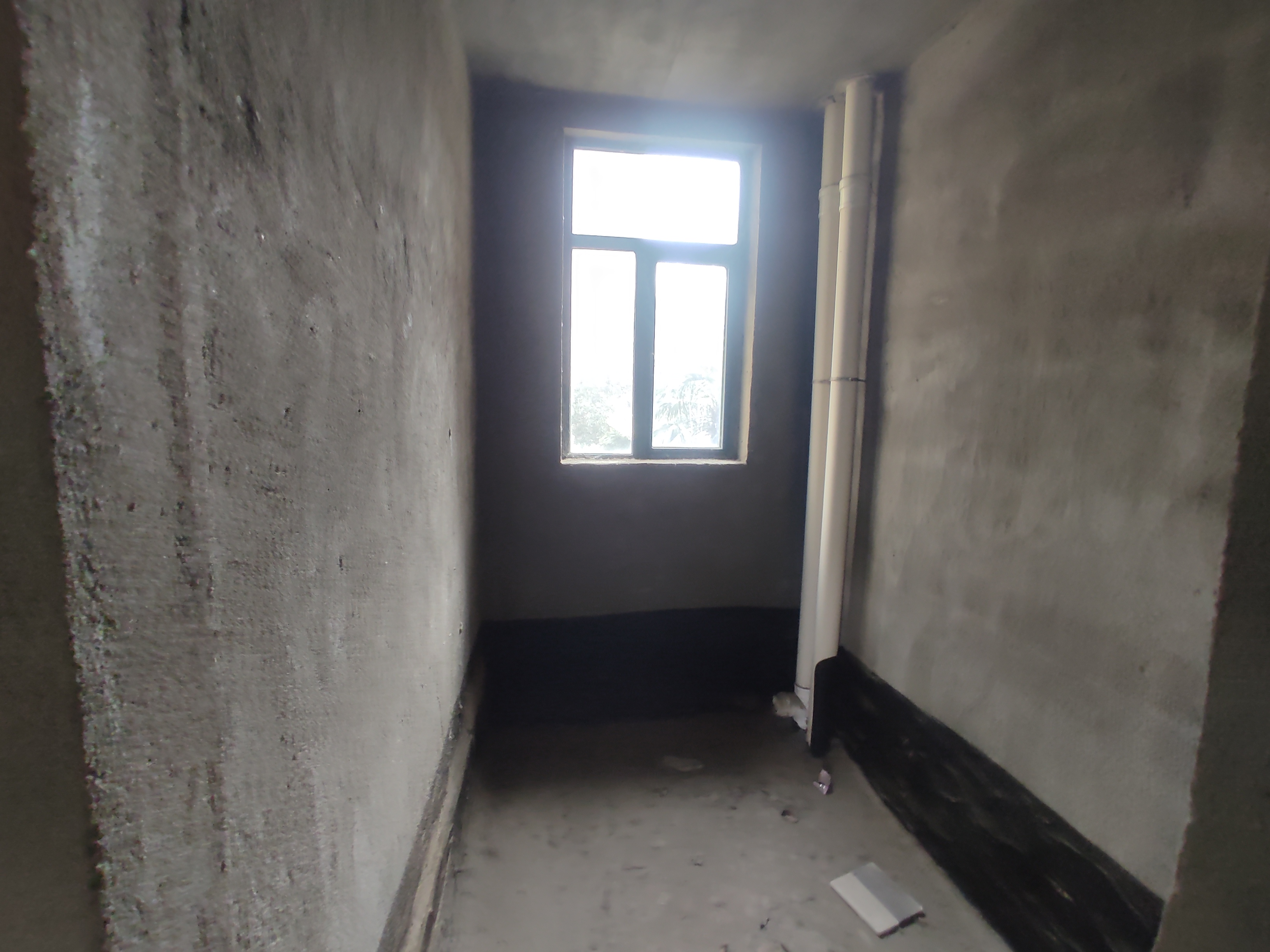 新城一号.毛坯四房带露台.证件满二.看房有钥匙