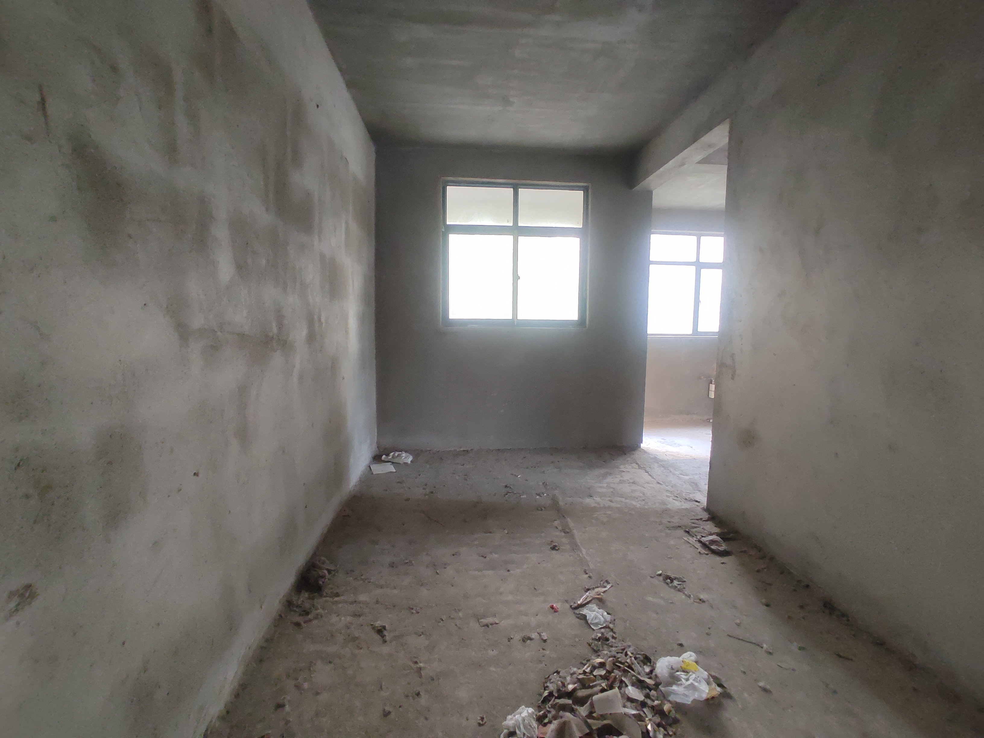 新城一号.毛坯四房带露台.证件满二.看房有钥匙