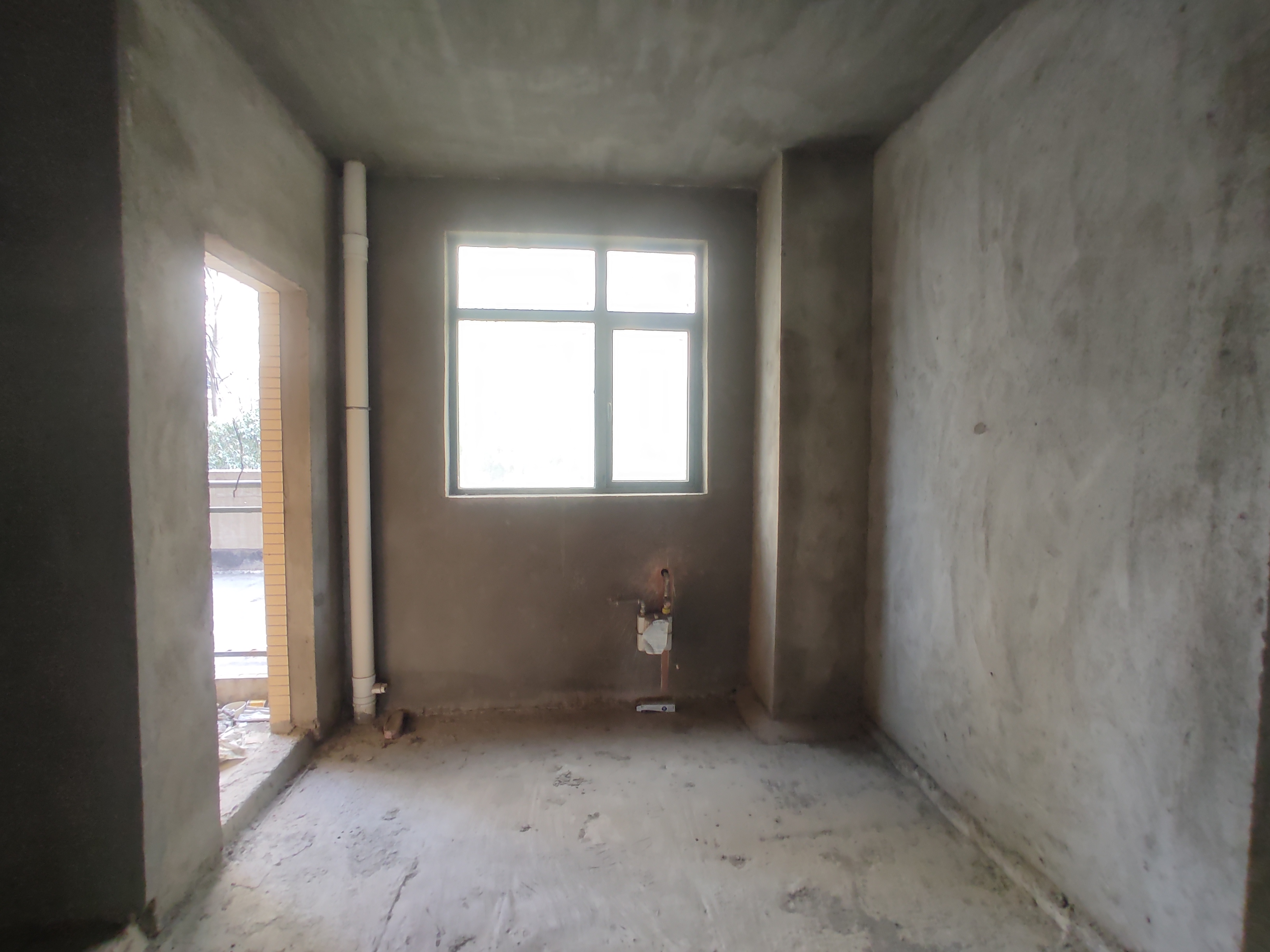 新城一号.毛坯四房带露台.证件满二.看房有钥匙