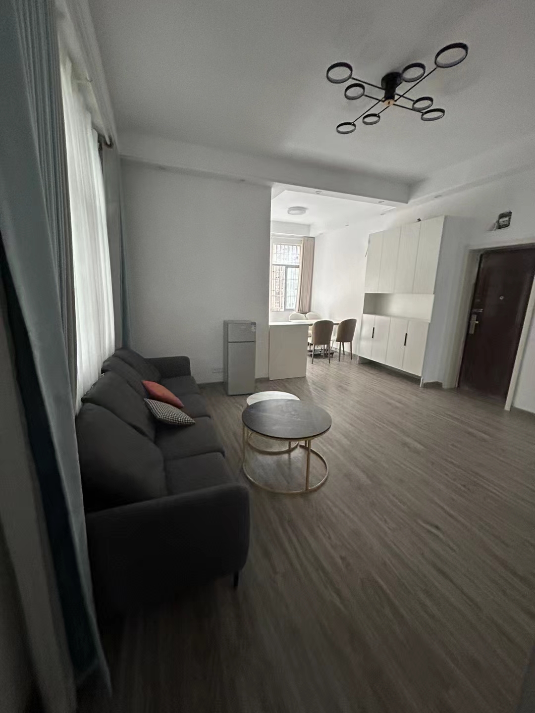 东区车站华宝小区.小区有出场.证件在手.看房方便