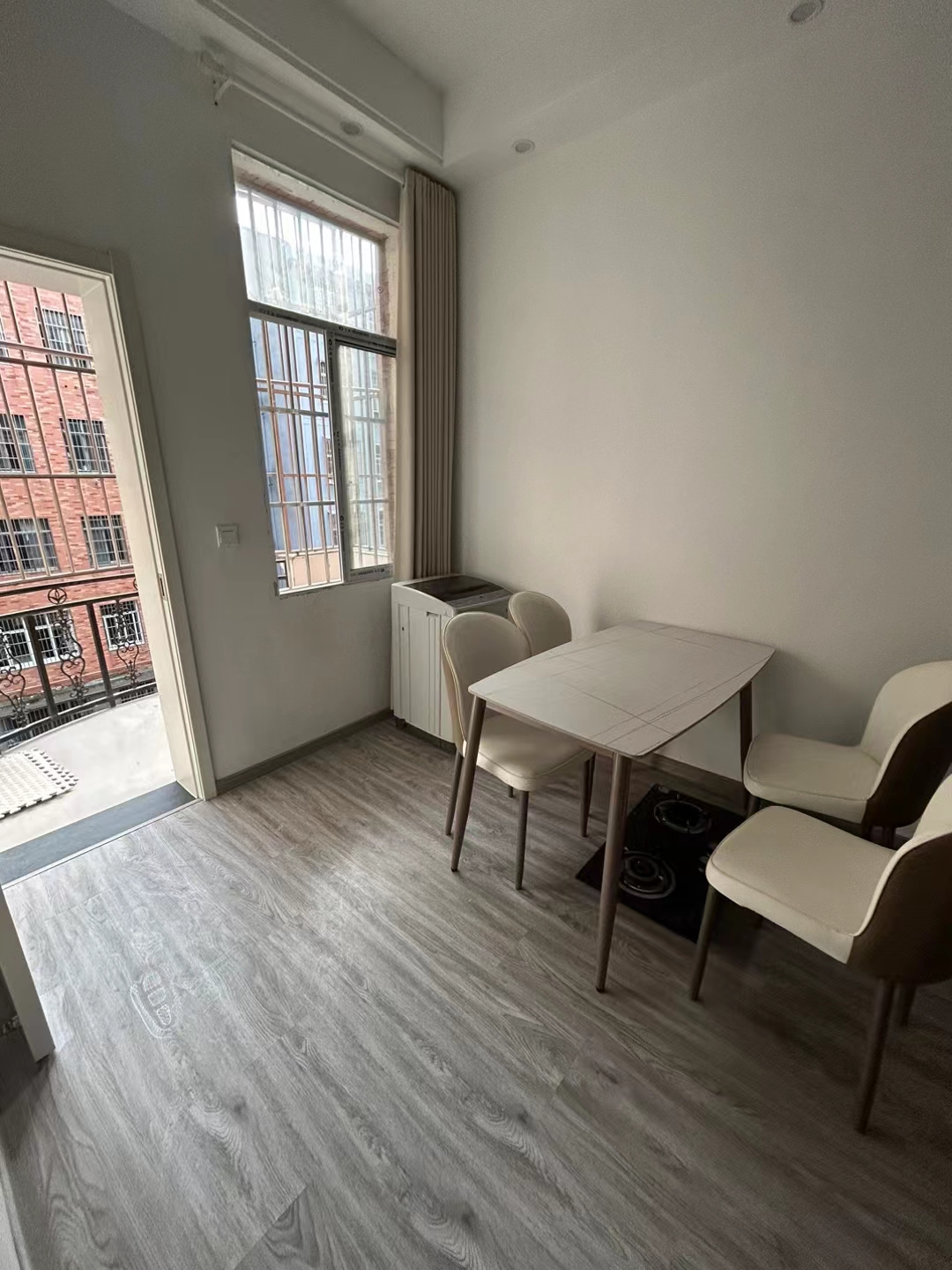 东区车站华宝小区.小区有出场.证件在手.看房方便