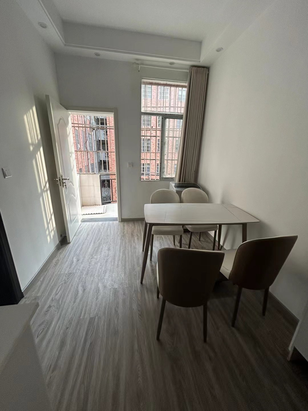 东区车站华宝小区.小区有出场.证件在手.看房方便