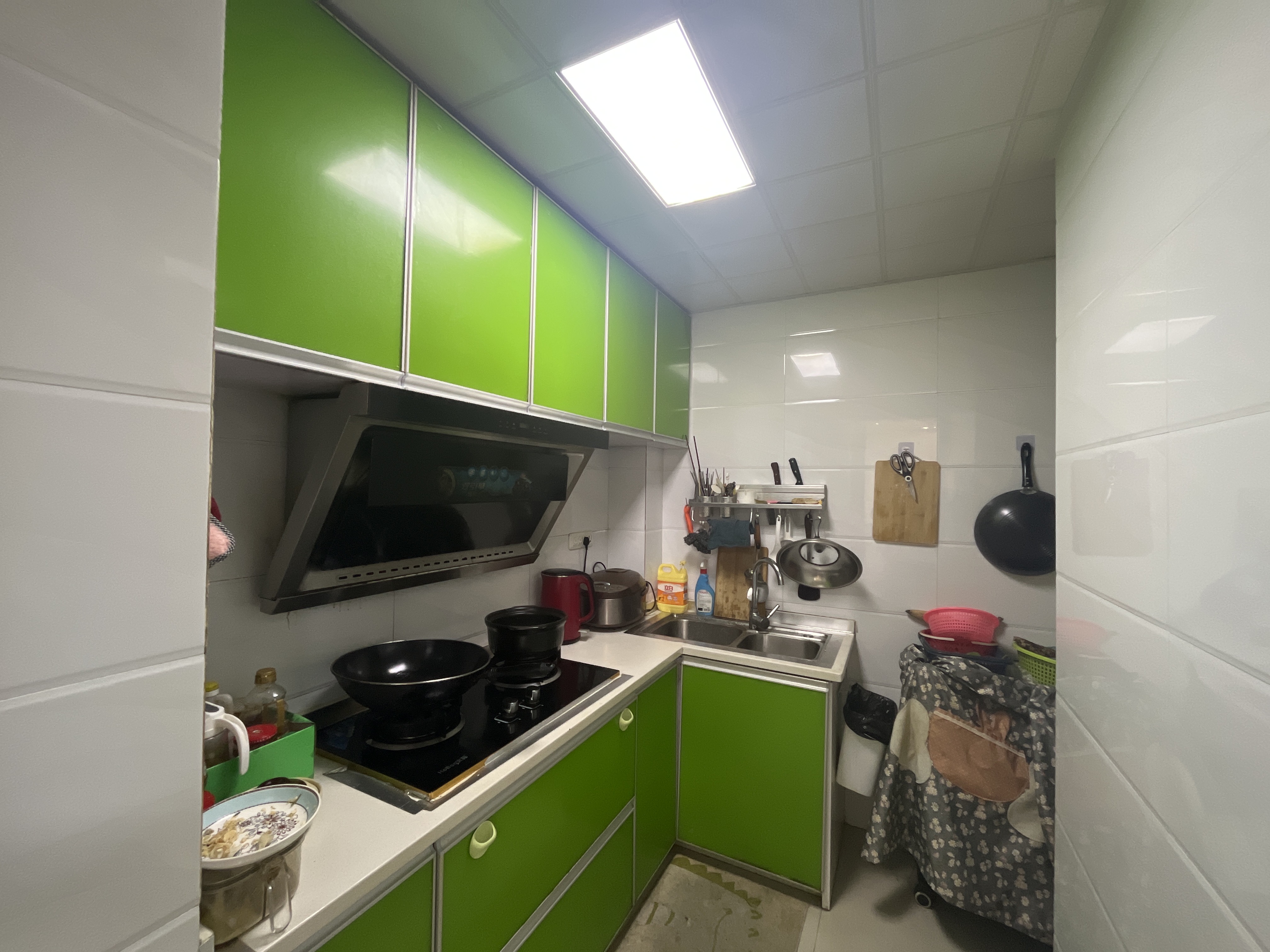 新壹仲正对面，翰林公馆，精装三房，户型方正，房东急售