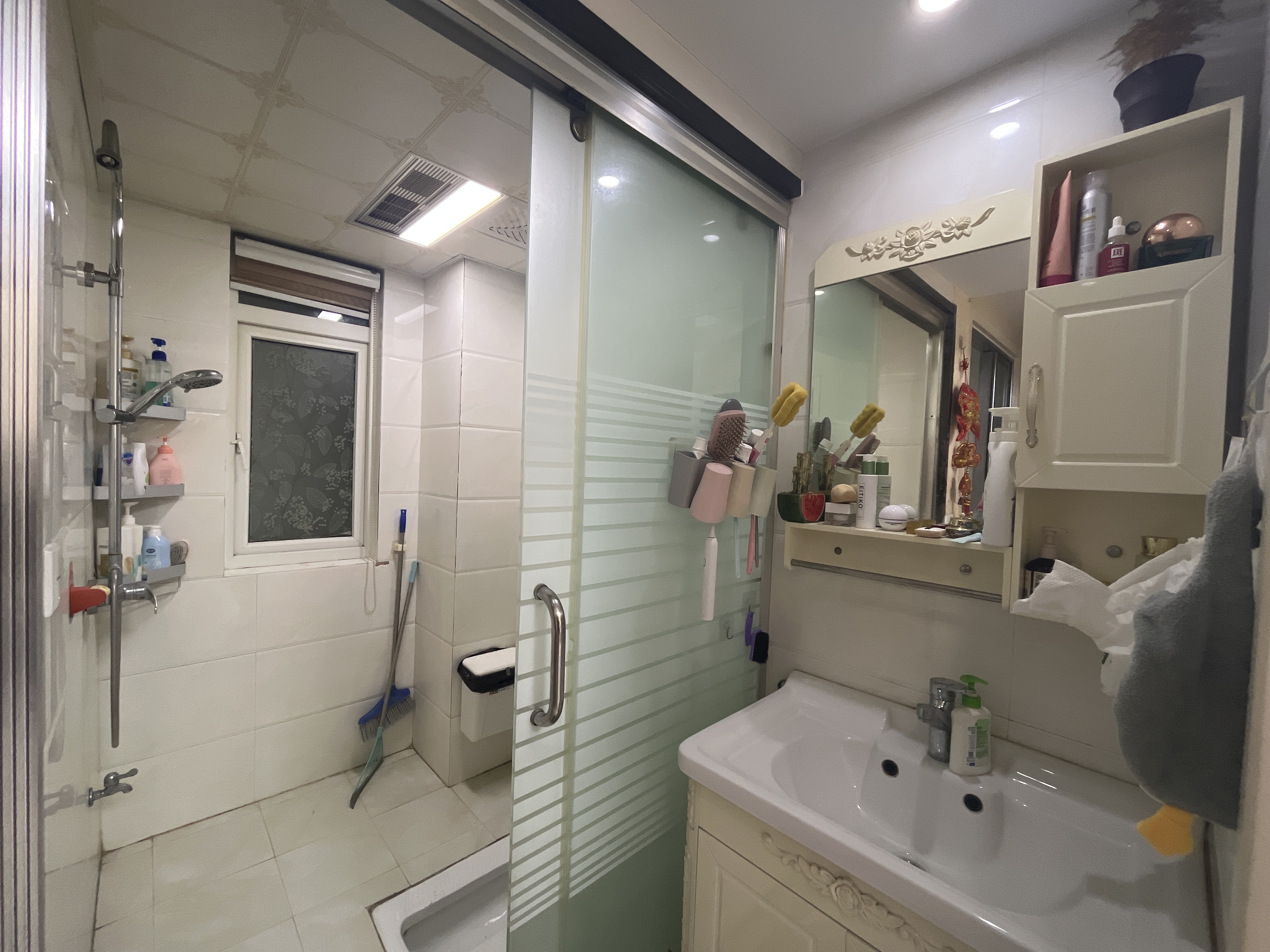 新壹仲正对面，翰林公馆，精装三房，户型方正，房东急售