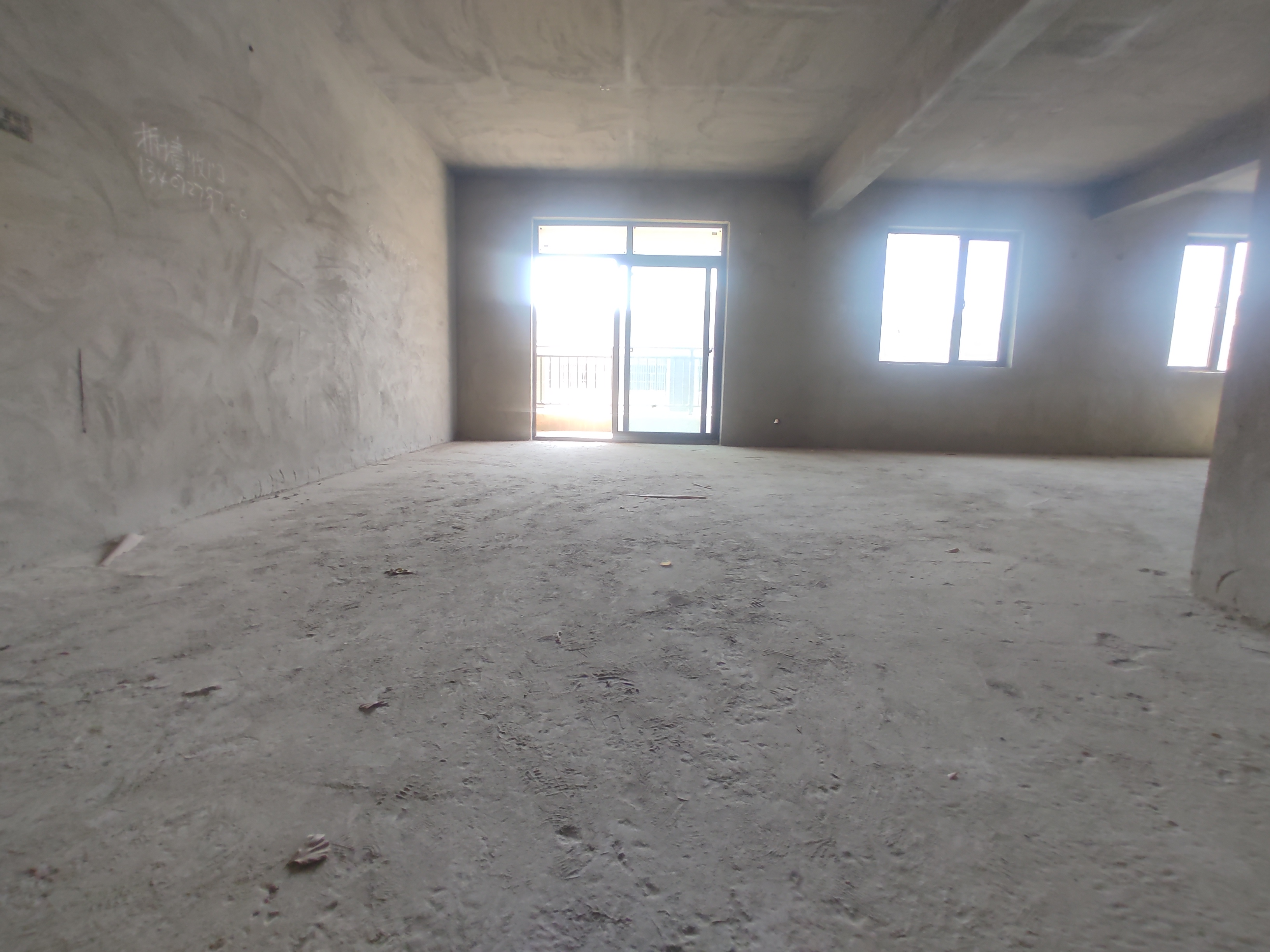 荣怀极地世家.电梯小高层.三开间朝南.看房方便