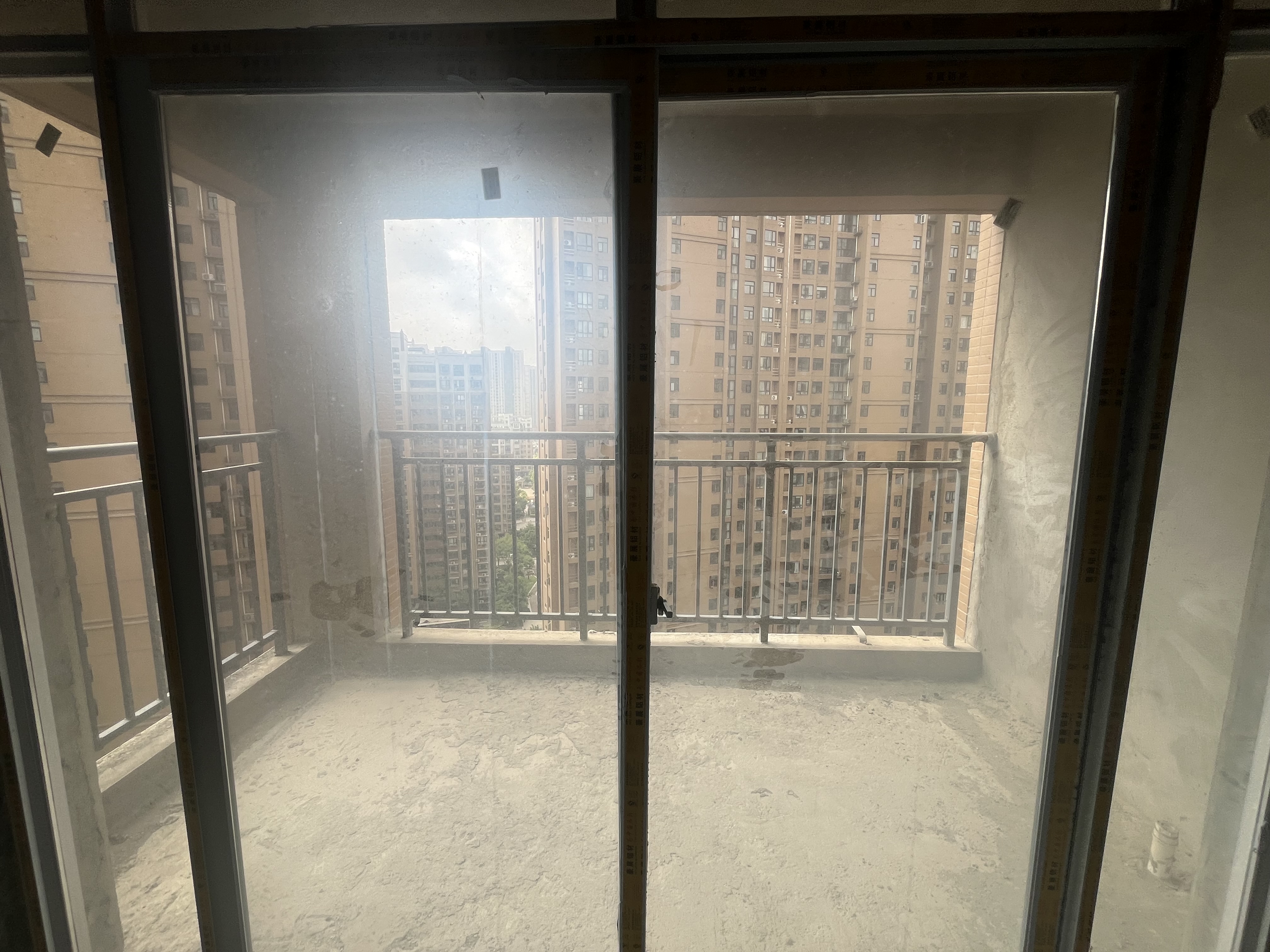 沔阳公馆 毛坯三房 中间楼层 看房方便