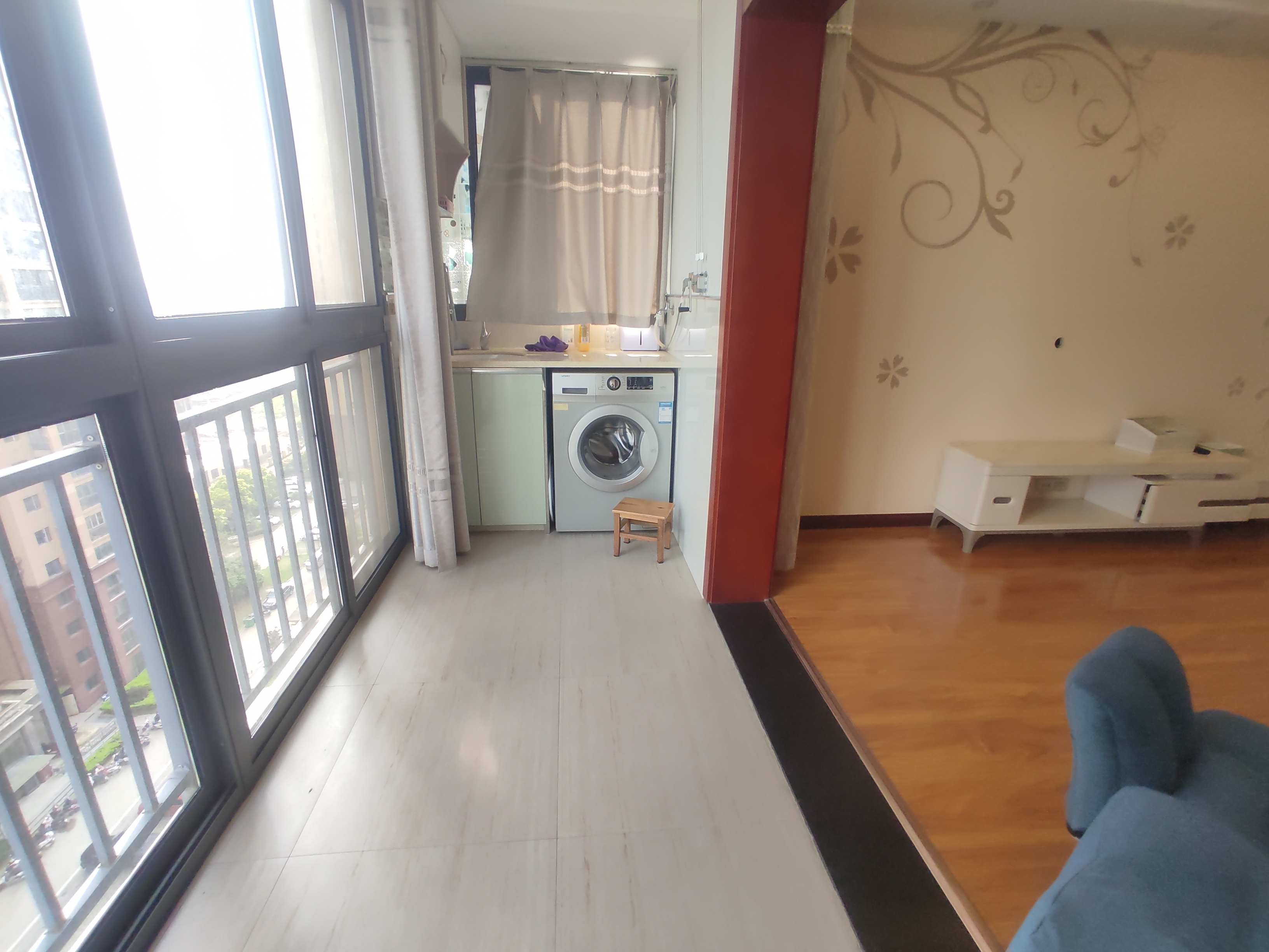 满庭春.精装供暖大两房.证件满二.看房方便