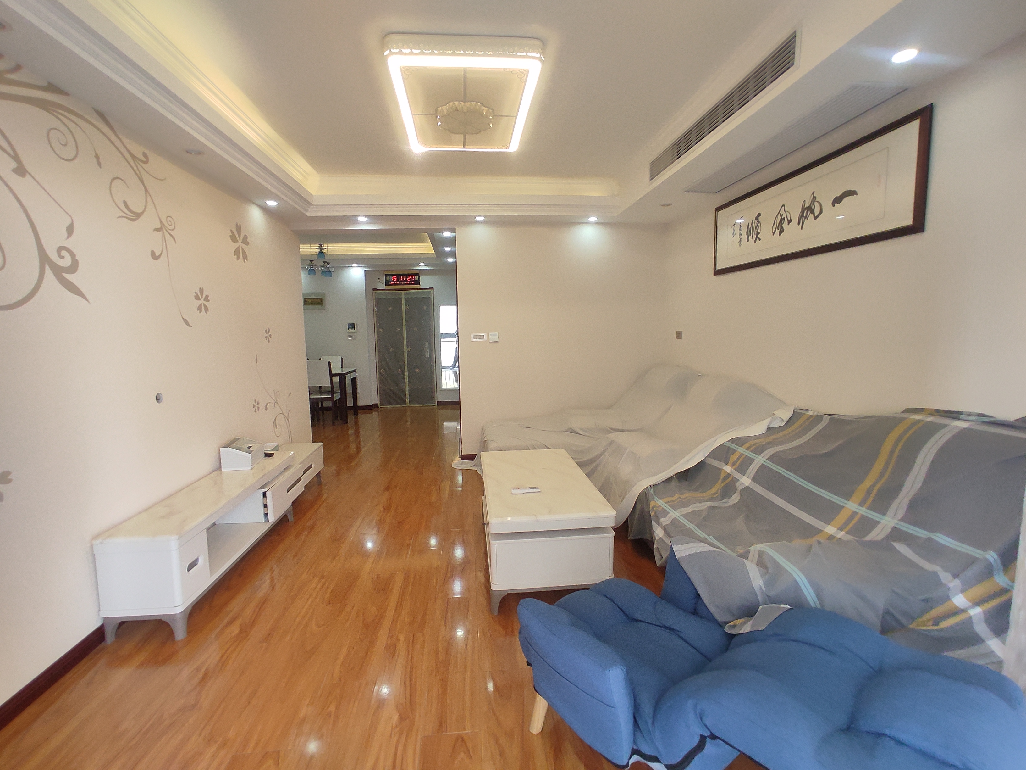 满庭春.精装供暖大两房.证件满二.看房方便