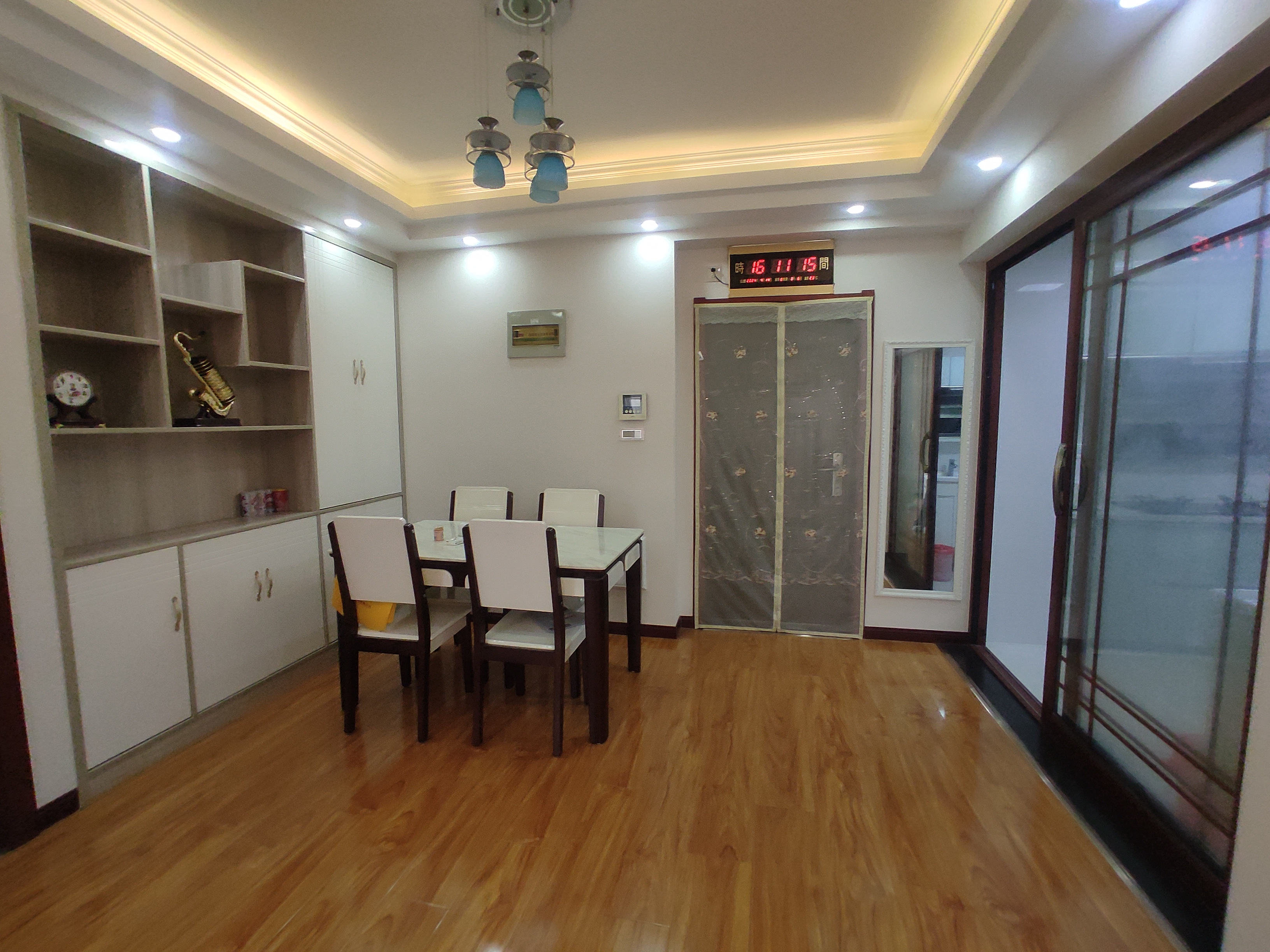 满庭春.精装供暖大两房.证件满二.看房方便