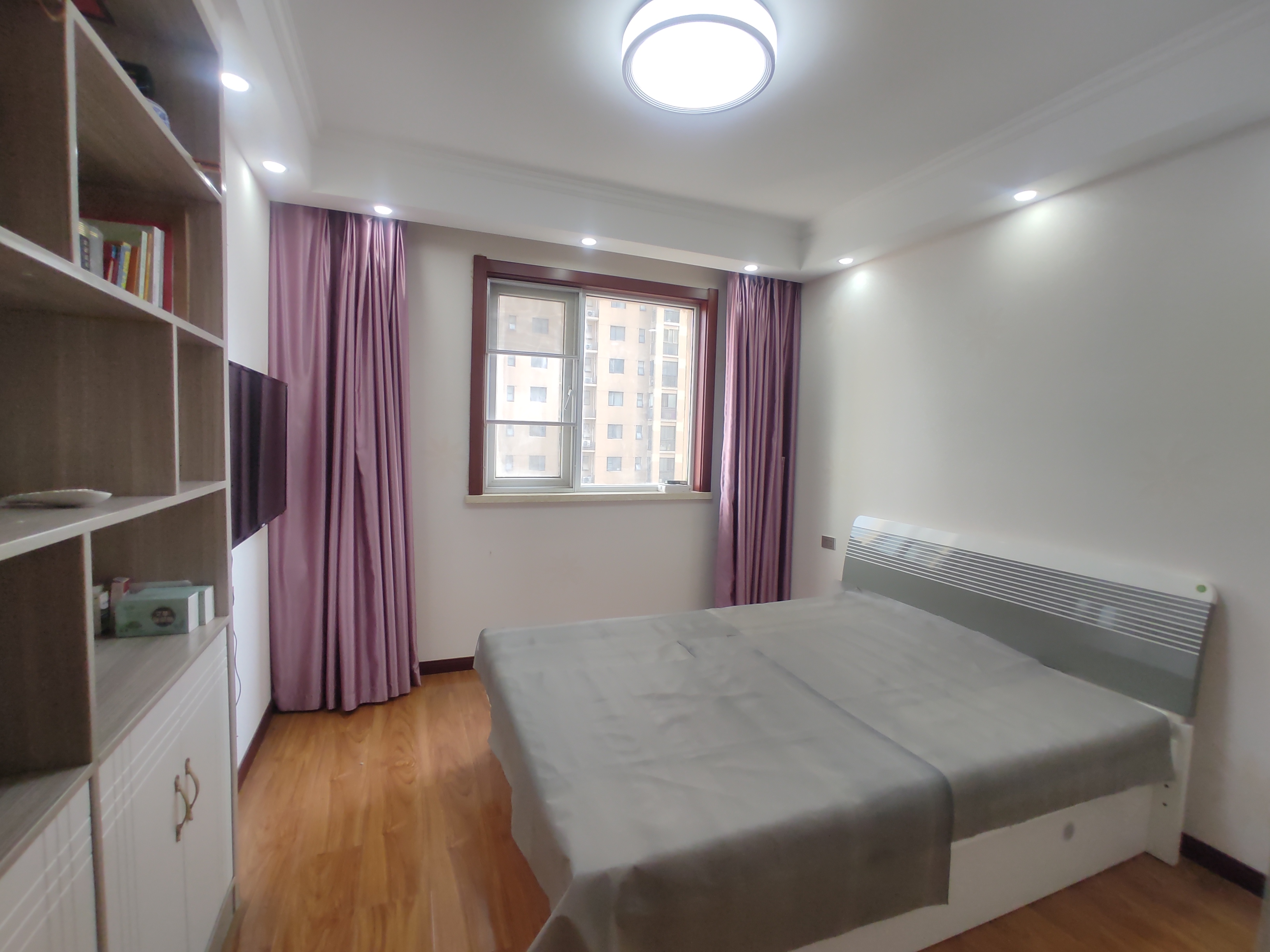 满庭春.精装供暖大两房.证件满二.看房方便