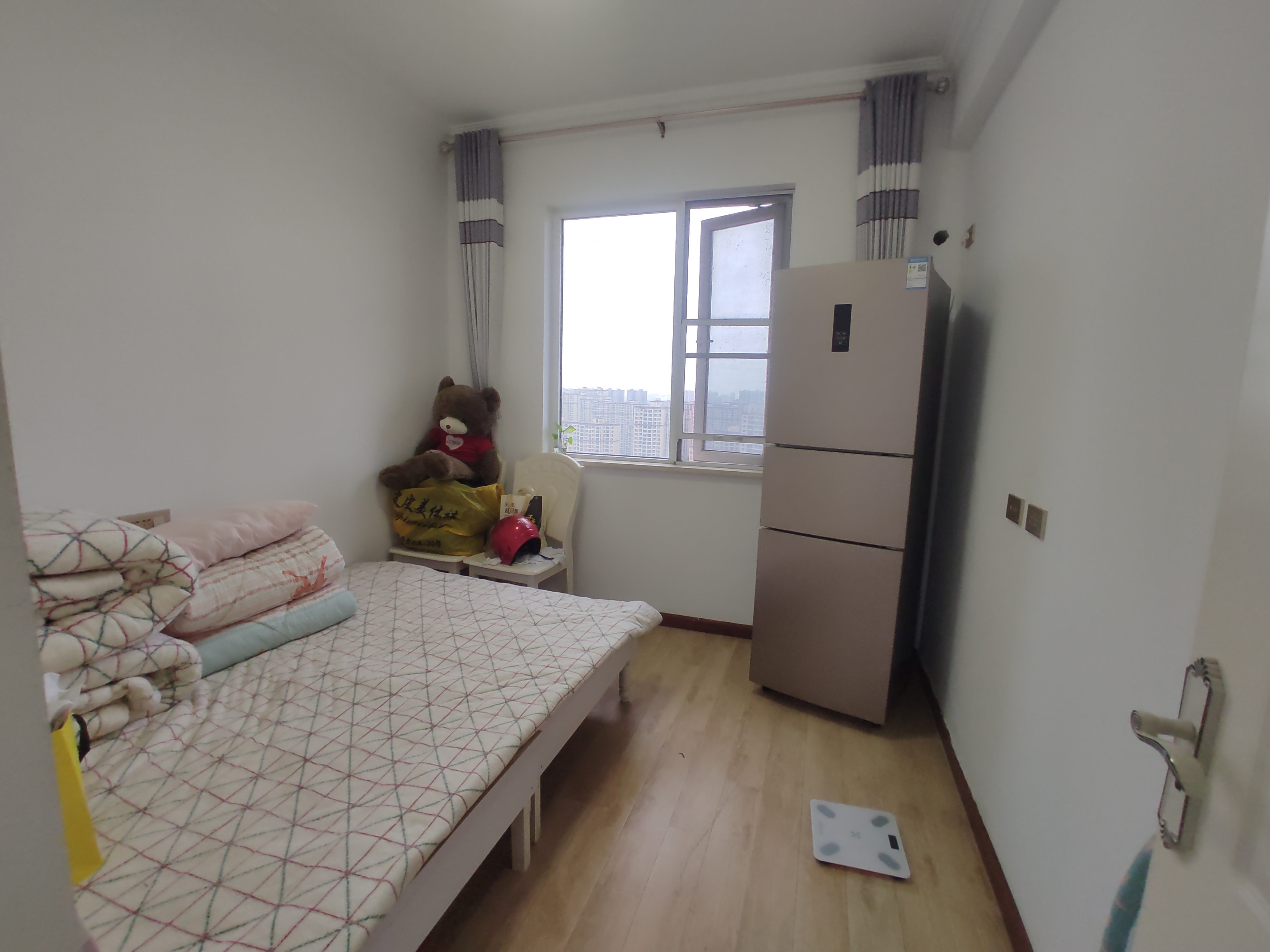 森林国际.精装三房纯边户.证件满二.看房方便