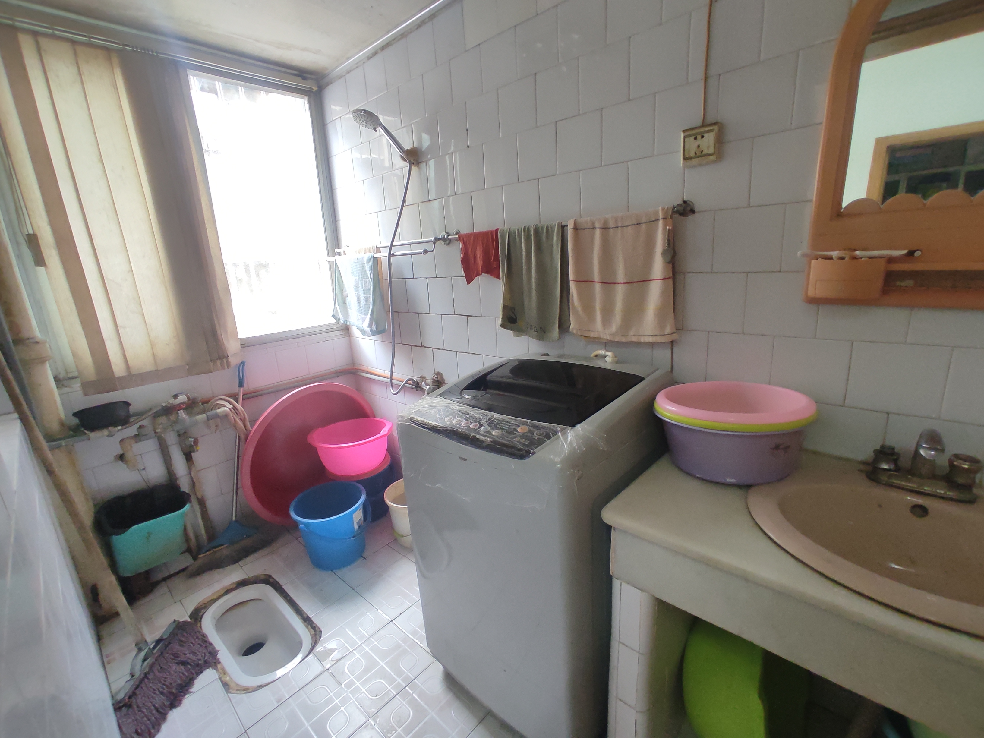 飞鹰宿舍.精装三房.小区有出场.步梯三楼证件满二.看房方便